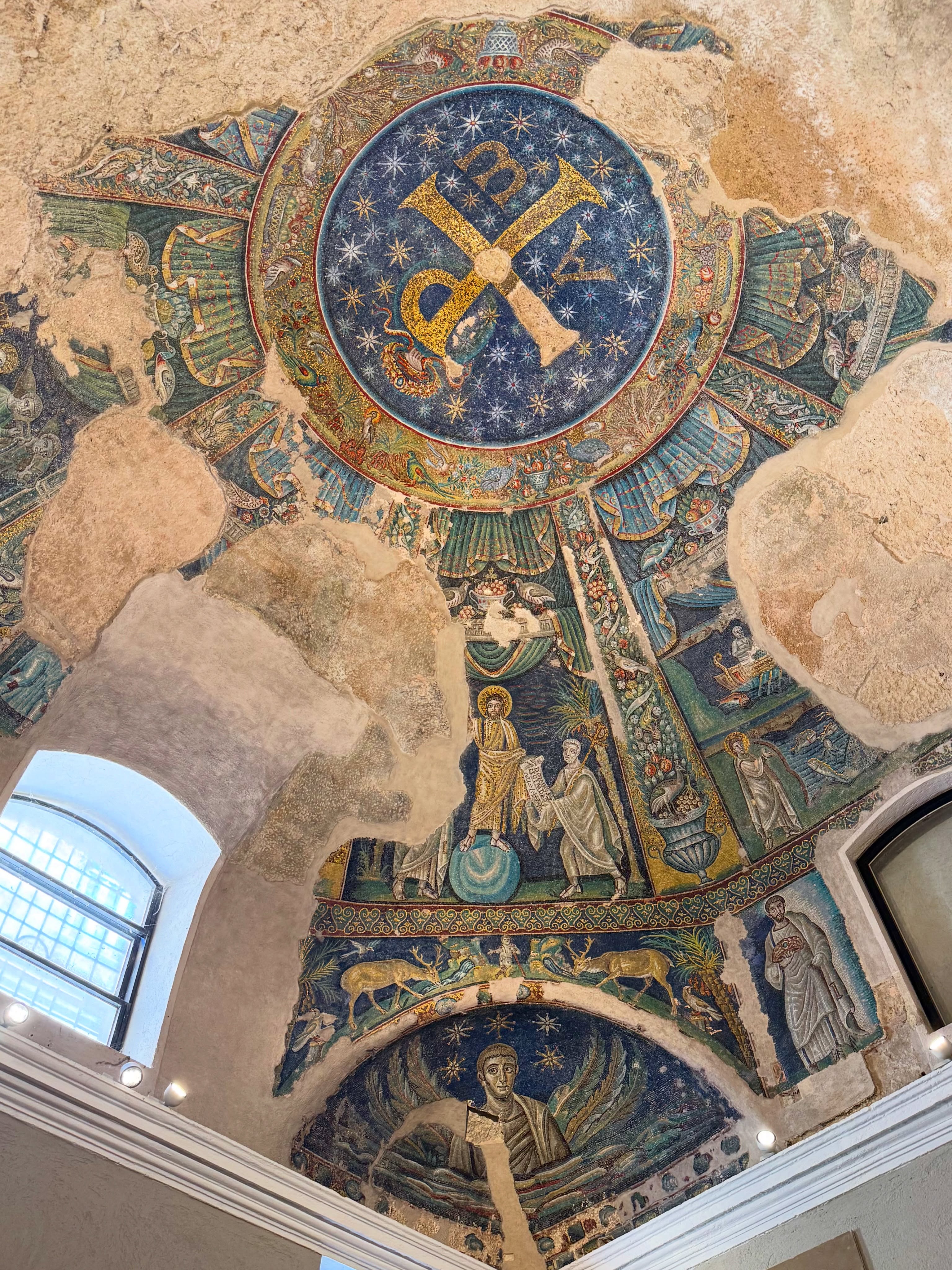 Mosaics, baptistery, Naples cathedral, 4th century
#earlychristianart at its best
Great tour with Susy @cooplasorte @museodiocesanodiffusonapoli #highlyrecommended