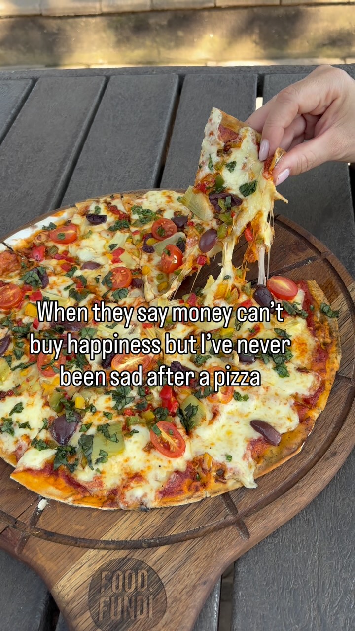 Our Fully Loaded Veg Pizza… basically your five-a-day. 🍅🥬🍄🟫🫒🫑
#ballito #restaurant #cafe #food #explore