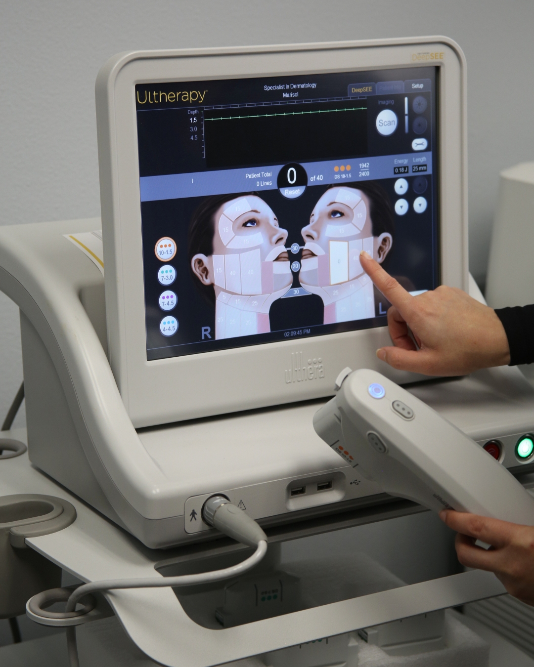 Ultherapy uses ultrasound technology to naturally stimulate collagen production and tighten skin. Perfect for lifting the brows, jawline, neck, and décolletage for a refreshed, youthful look. 💫
Your skin’s future starts now.
📞 Book now: (520) 618-0232
#ReNew360 #TucsonArizona #Ultherapy