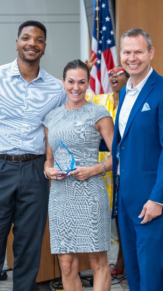 Celebrating another incredible #NAWBOSister Peppur Chambers of @collaborativesignanddesign ✨️
She's a gentle force and fabulous in every way.
Thank you for all you do for the NAWBO Phoenix Community!
TY @financialpotion_video 📹
#SummerofLove #scalingbusiness #SisterhoodOfSuccess