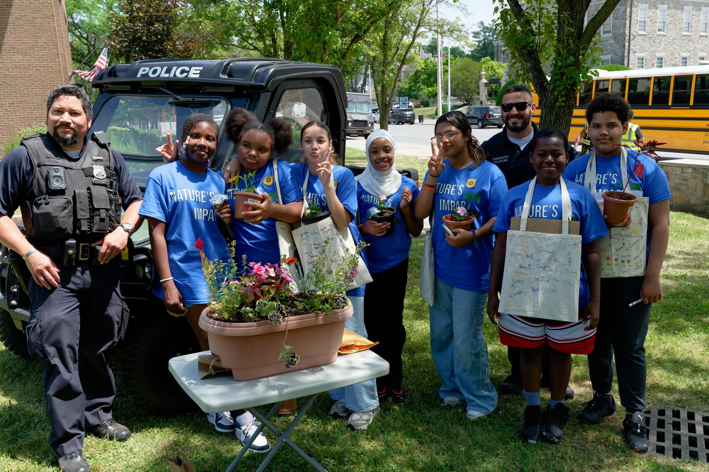 Connection to the earth begins with connection to each other 🌎💚
We had a great time with @poughkeepsiecityschooldistrict students at City Hall, learning about stewardship 🍄🟫, meeting Mayor Flowers, and discovering the important roles of our community police and DPW teams.
A huge thank you to @cityofpoughkeepsie and to our partner @crazyoverartontour for helping bring these lessons to life through creativity, collaboration, and play. Students built bug houses with Carrie 🐞 and discovered what it means to be an active part of their community. ✨
📸 Photo credit: @ujamaastudio