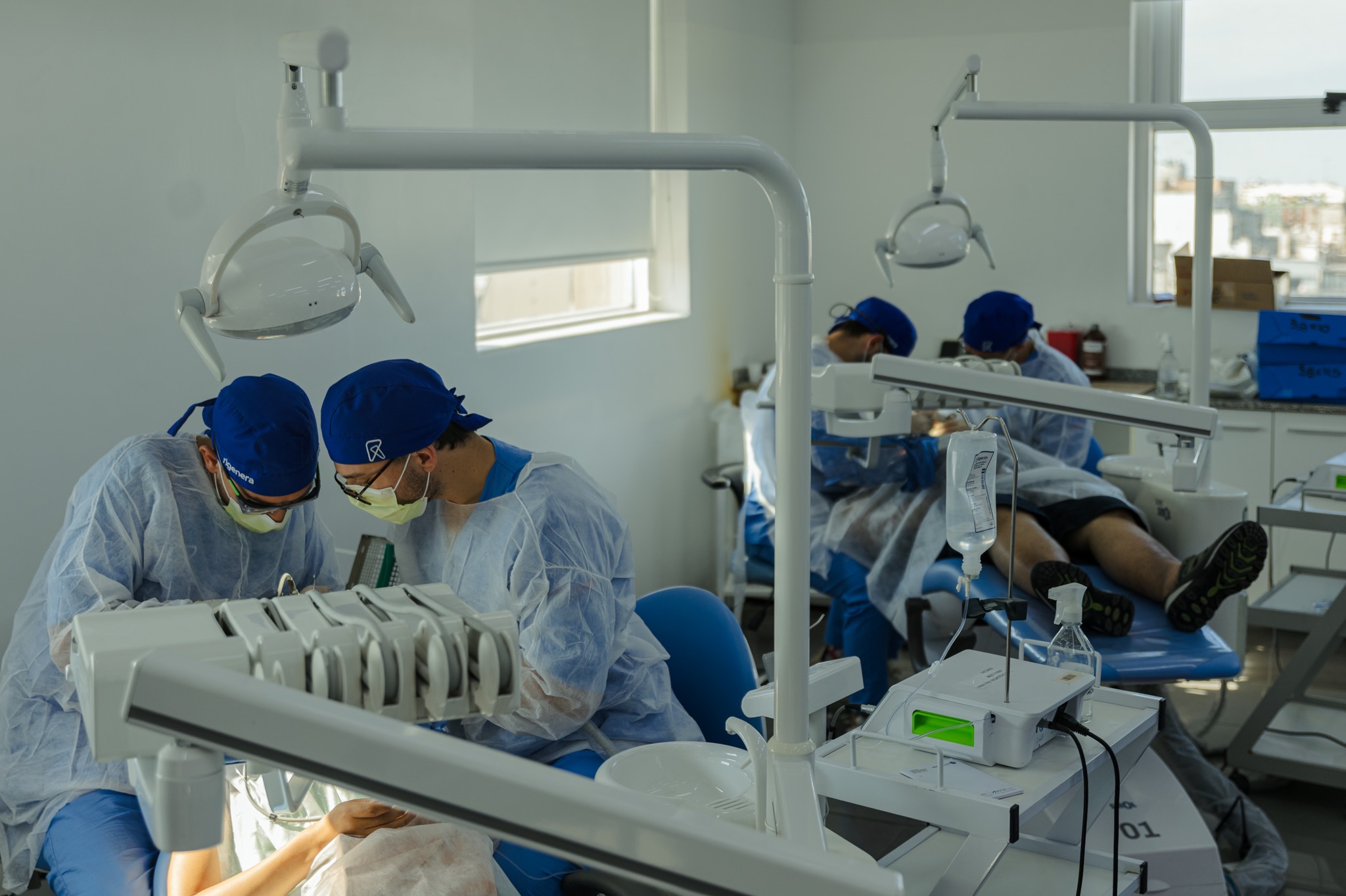 Campi lunghi (al diciassettesimo piano della @odontouba) 😎✨
Formazione, pratica clinica e crescita professionale: Rigenera propone corsi di chirurgia orale ad alta formazione pratica, realizzati in collaborazione con la Facultad de Odontología dell’Università di Buenos Aires (UBA), una delle più prestigiose e grandi realtà accademiche del mondo odontoiatrico.
Un’esperienza immersiva che ti permette di affinare le tue competenze, confrontarti con docenti e colleghi e portare la tua pratica clinica a un livello superiore.
Per maggiori informazioni visita il sito o contattaci 📩
🌐 www.rigeneraodontoiatria.it
📩 info@rigeneraodontoiatria.it
#RigeneraOdontoiatria