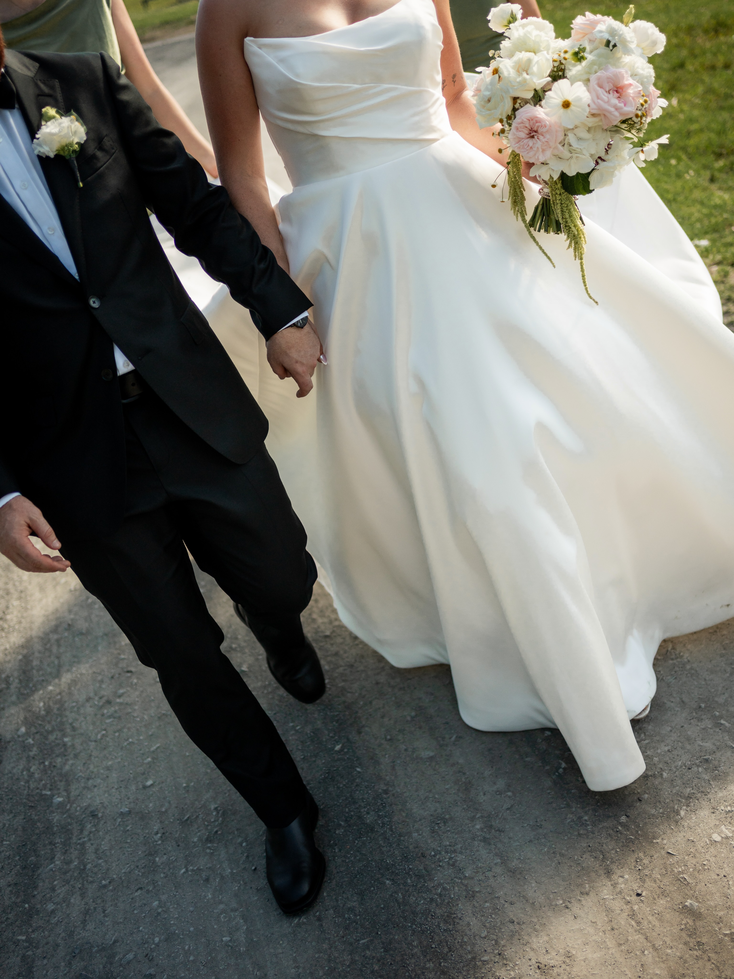 Susie & Tyler at the always stunning @worrowing pics @lovedupcreatives