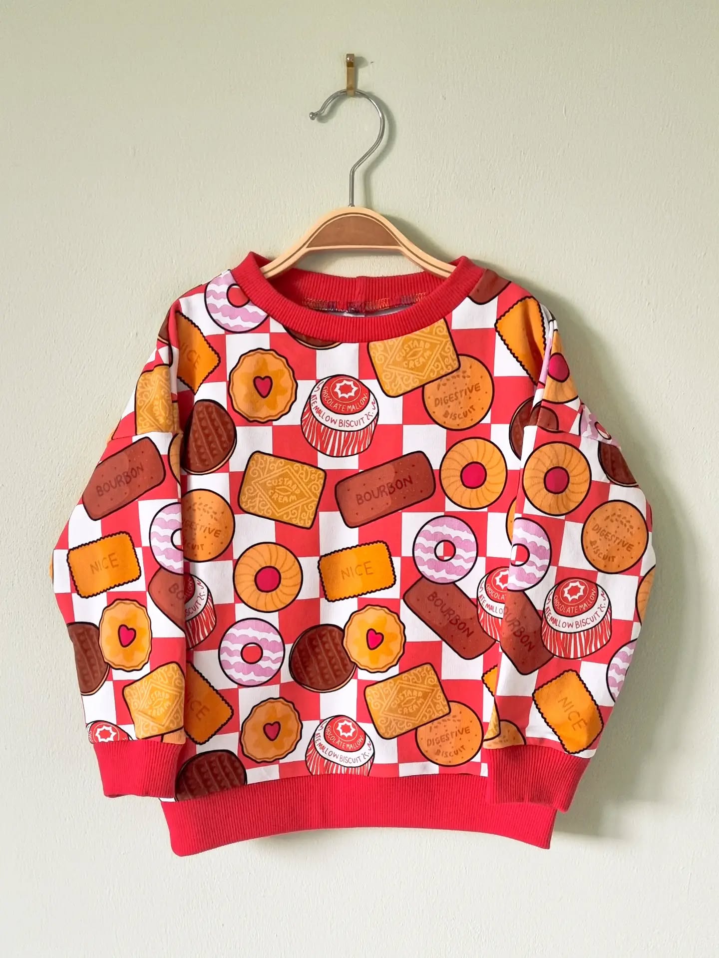 I have sewn up the first of my Tea Time Jumpers today, and wow they are cute!!!
I'll be bringing a few to @haddington_show_east_lothian tomorrow, and they're also available made-to-order in sizes 0-12 on the website!
I know no one really needs a jumper at the moment, but this being Scotland it will be cold again before you know it!
#tunnocksteacake #biscuits #madeinscotland #nomoreboringclothes #handmadekidsclothes