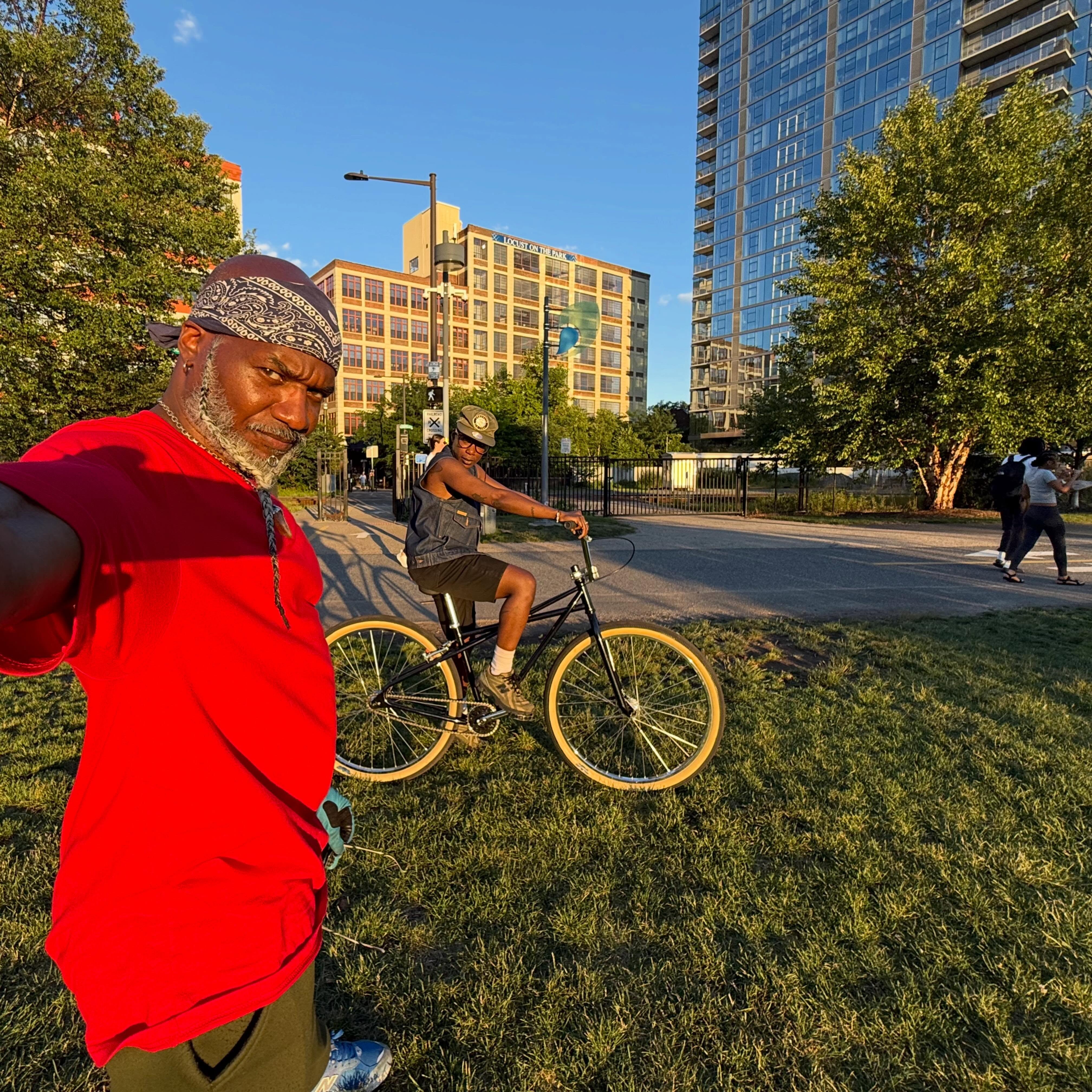 Adventures of Pedal people with @nubiannene
Went by @lovenowmedia and caught @cheguerreroeng buss a set and I just happened to stumble on stage for a second or two. Went down where they used to ship and trade slaves and shoot missiles from subs! Then finished the ride. Fun day in the sun!! 🫵🏽👊🏾
