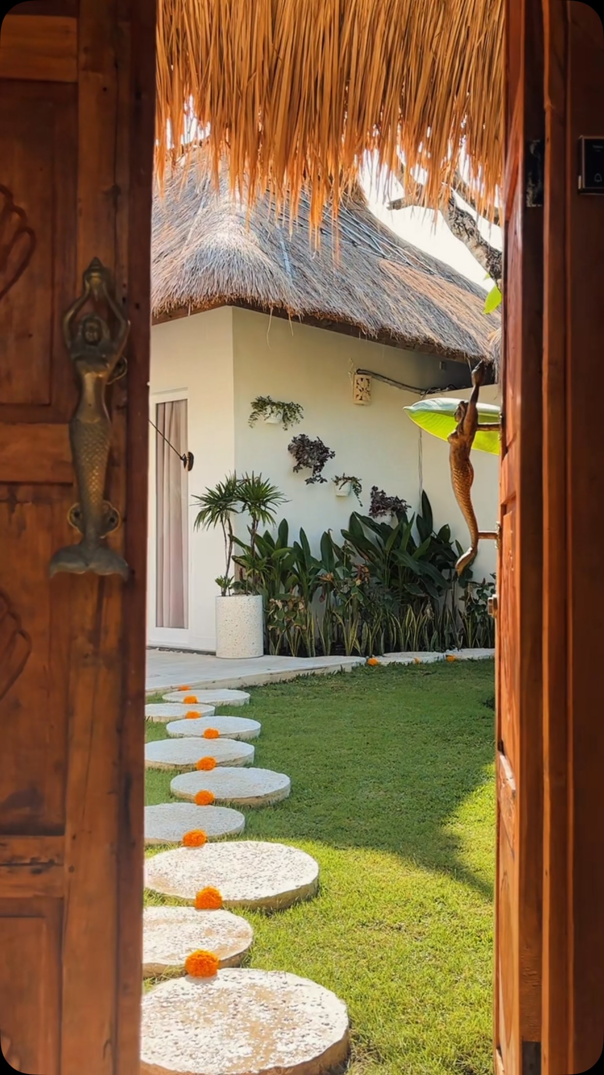 “How can we make the villa extra fun for the kids?”
Our answer: “Add a waterslide!” 🛝 @balikidzhire
Set up before you arrive, dismantled after you leave. There are no lining up required or inconvenient pool opening and closing times here 😅
🏠 #saudarasirena
🛝 #balikidzhire
#BaliVilla #KidFriendlyVilla SaudaraVillasBali