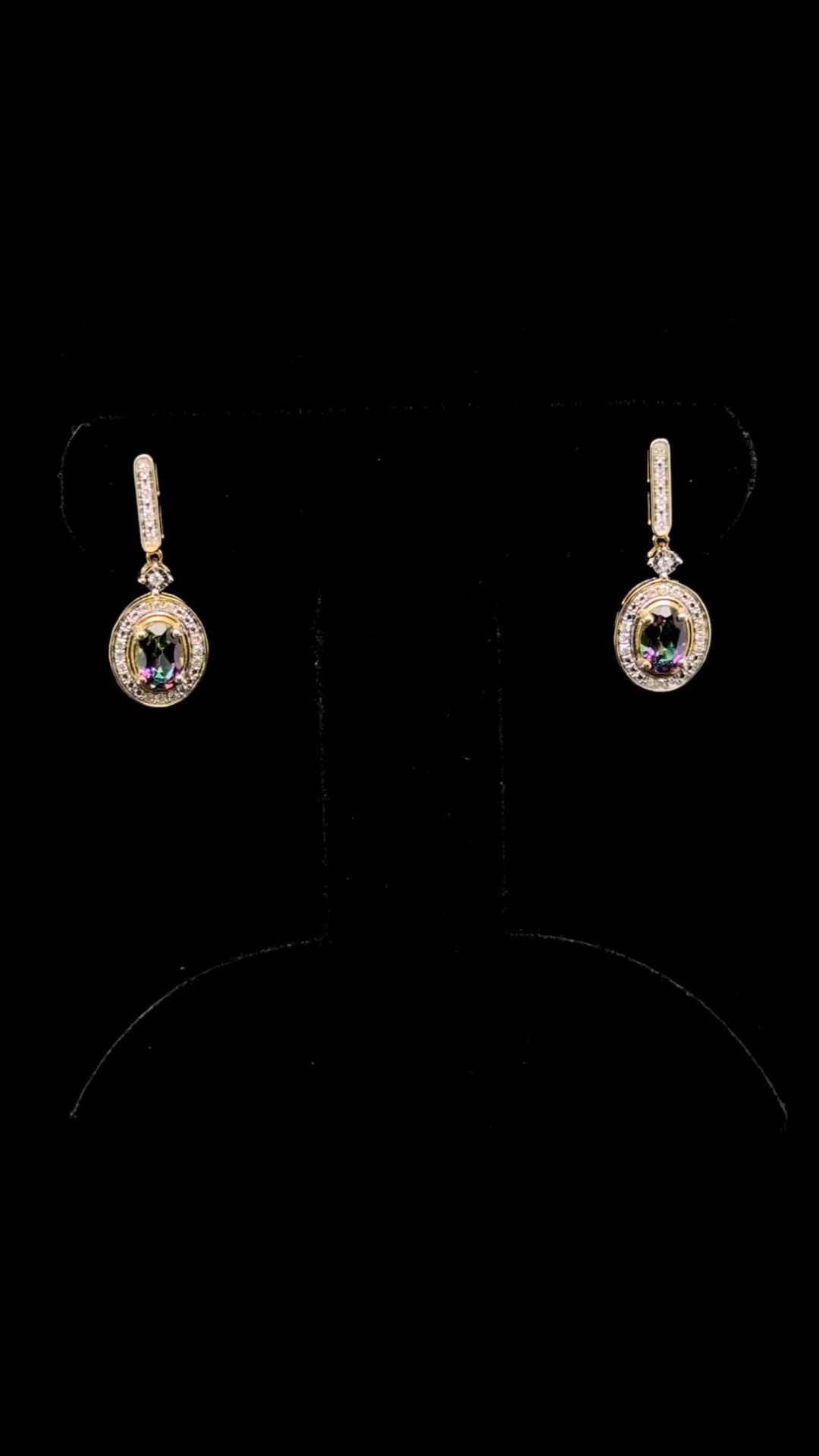 Pick of the Day!
✨ Shine brighter than the stars! These 10K Yellow Gold Mystic Topaz Drop Earrings are pure wearable poetry.
💎 The oval Mystic Topaz gems (1.09ct total) shift from deep violet to ocean teal in the light, framed by a fiery diamond halo and dangling from pavé diamond bars (.11ctw).
Elegance that whispers luxury and screams confidence.
Who’s ready to light up their next outfit? ✨
Call to inquire: 706-515-1551
https://northgeorgiadiamond.com/
#Northgeorgiadiamond #pickoftheday #mystictopaz #finejewelry #jewelrylover