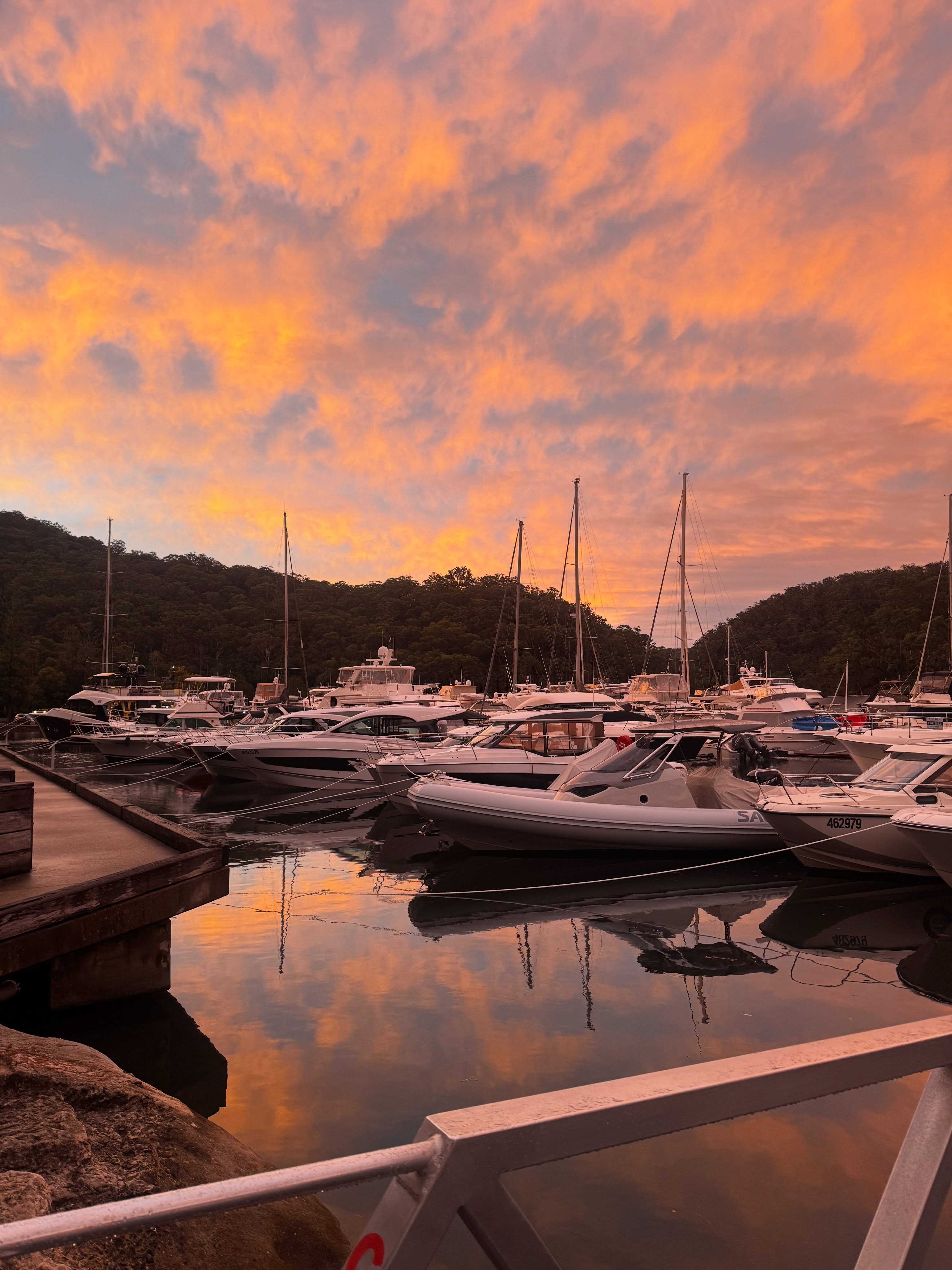 Sunsets like these are a regular occurrence at Empire Marina Bobbin Head - shouldn’t your boat be part of this beauty? #sydneymarina #sydneysboatingparadise #bobbinhead #boating #marina