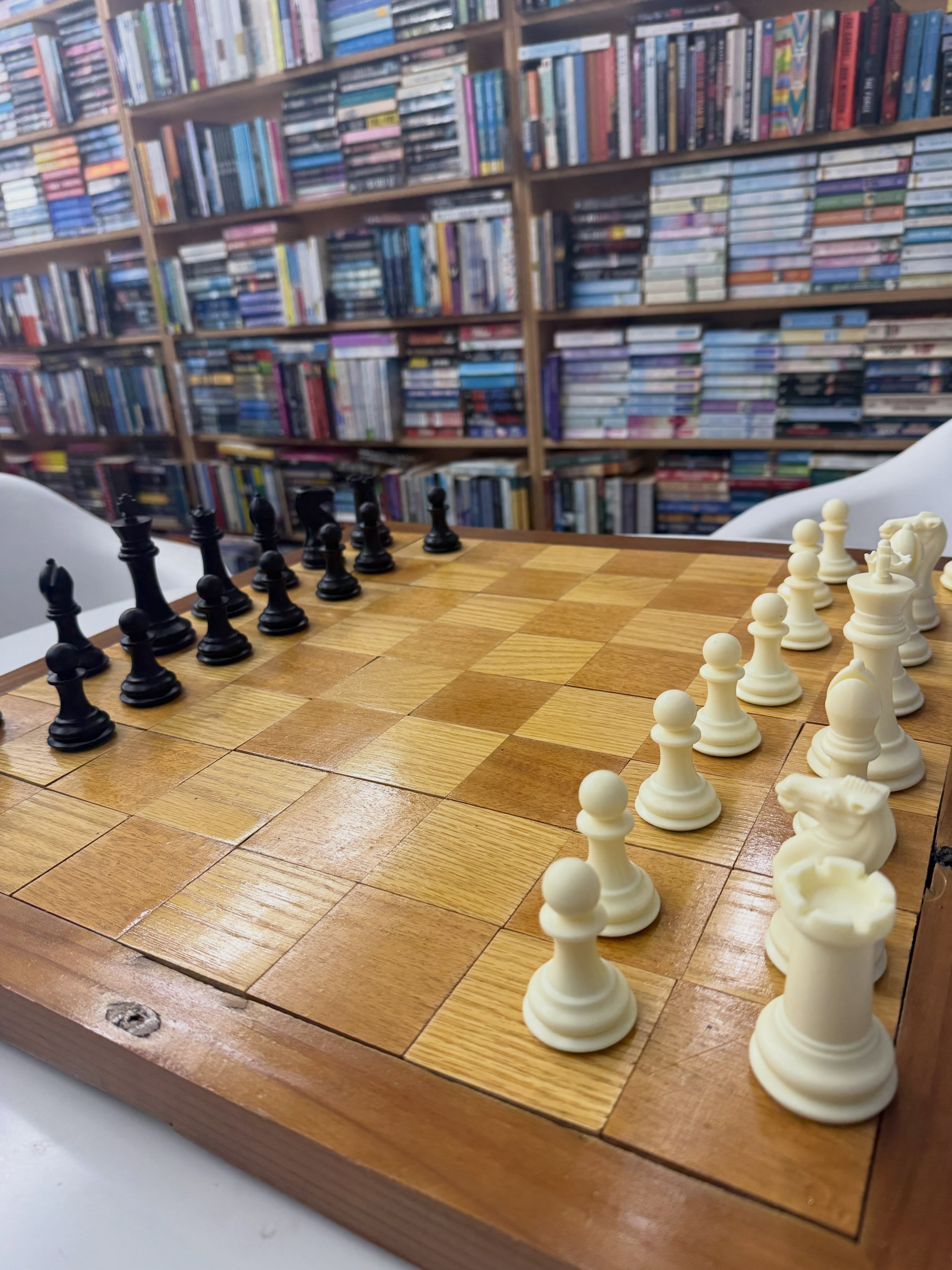 Our friends at @_calithrift_ had this AMAZING massive chess board! The picture is deceiving but this chess set is a FULL TABLE size with 4 inch chess pieces! Come by, pick a book, say hi to the cats or play chess ♟️♥️ but don’t forget to stop by California Cool first 😘
#bookstore #thriftstore #bookstorecats #besties❤️