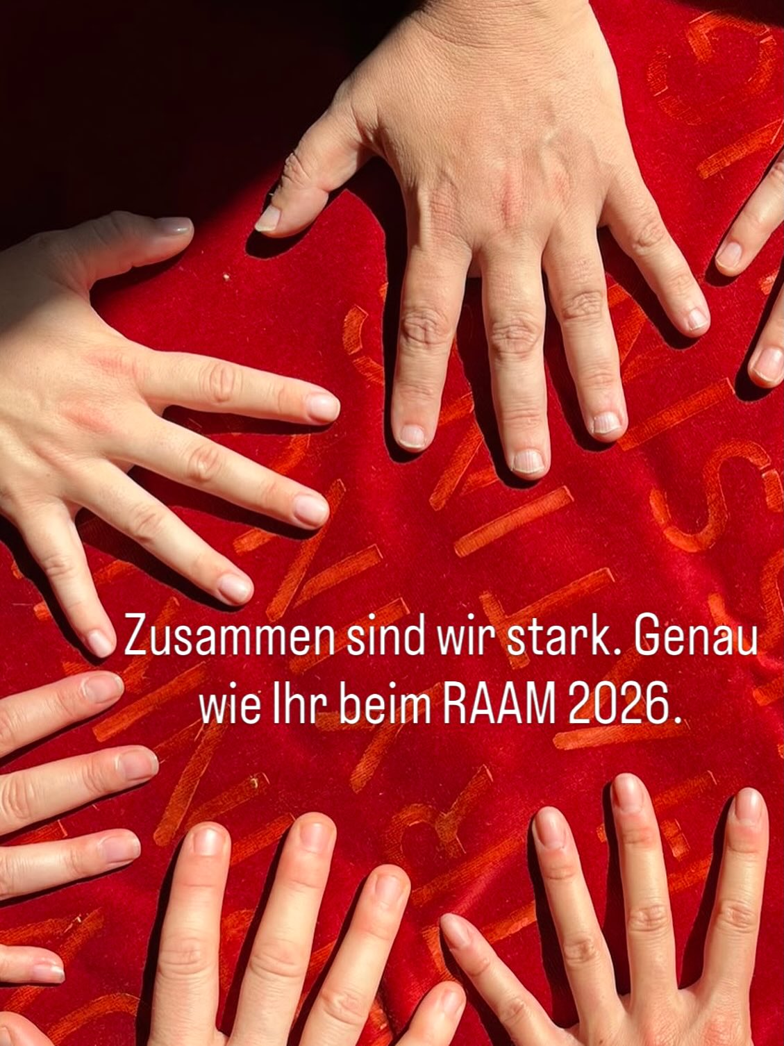 Die Teilnehmerinnen von Body Voices Advanced grüßen @lottipower und das gesamte Team rund um @affe_auf_bike - Ihr seid großartig. Wir danken Euch 🙏
Wenn du unsere Arbeit unterstützen magst, spende über den Link in unserer Bio. Vielen Dank!