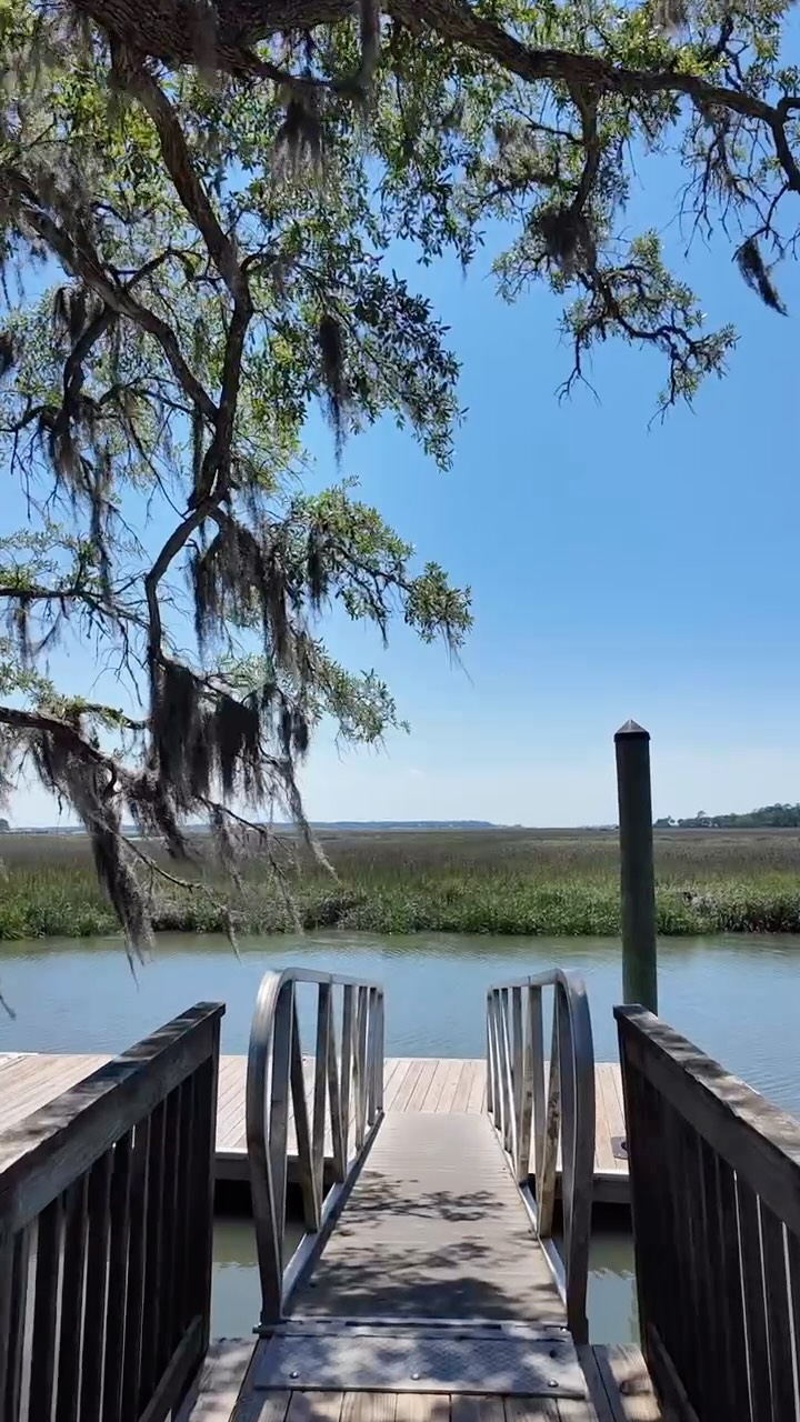 Point Comfort is one of Hilton Head’s best-kept secrets.✨ Tucked away and full of Lowcountry charm, this hidden gem offers peace, privacy, and that effortless island lifestyle you don’t find everywhere on HHI.
If you know, you know… and if you don’t, it’s time you did. 🌿🏡
#HiltonHeadIsland #HiddenGem #LowcountryLiving