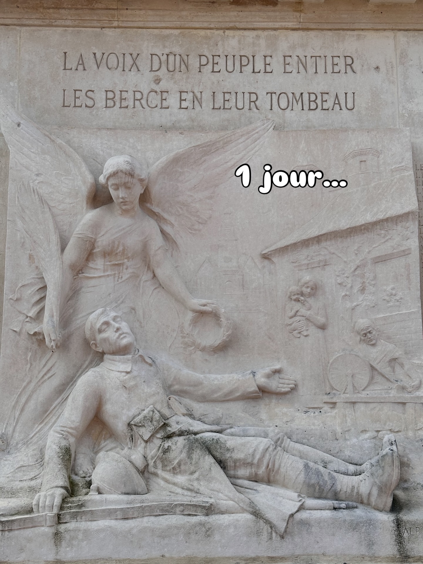 Quand les hommes mouraient au front, les femmes entretenaient l’économie et la famille. www.lasomme.blog Airaines, monument aux morts 🦋