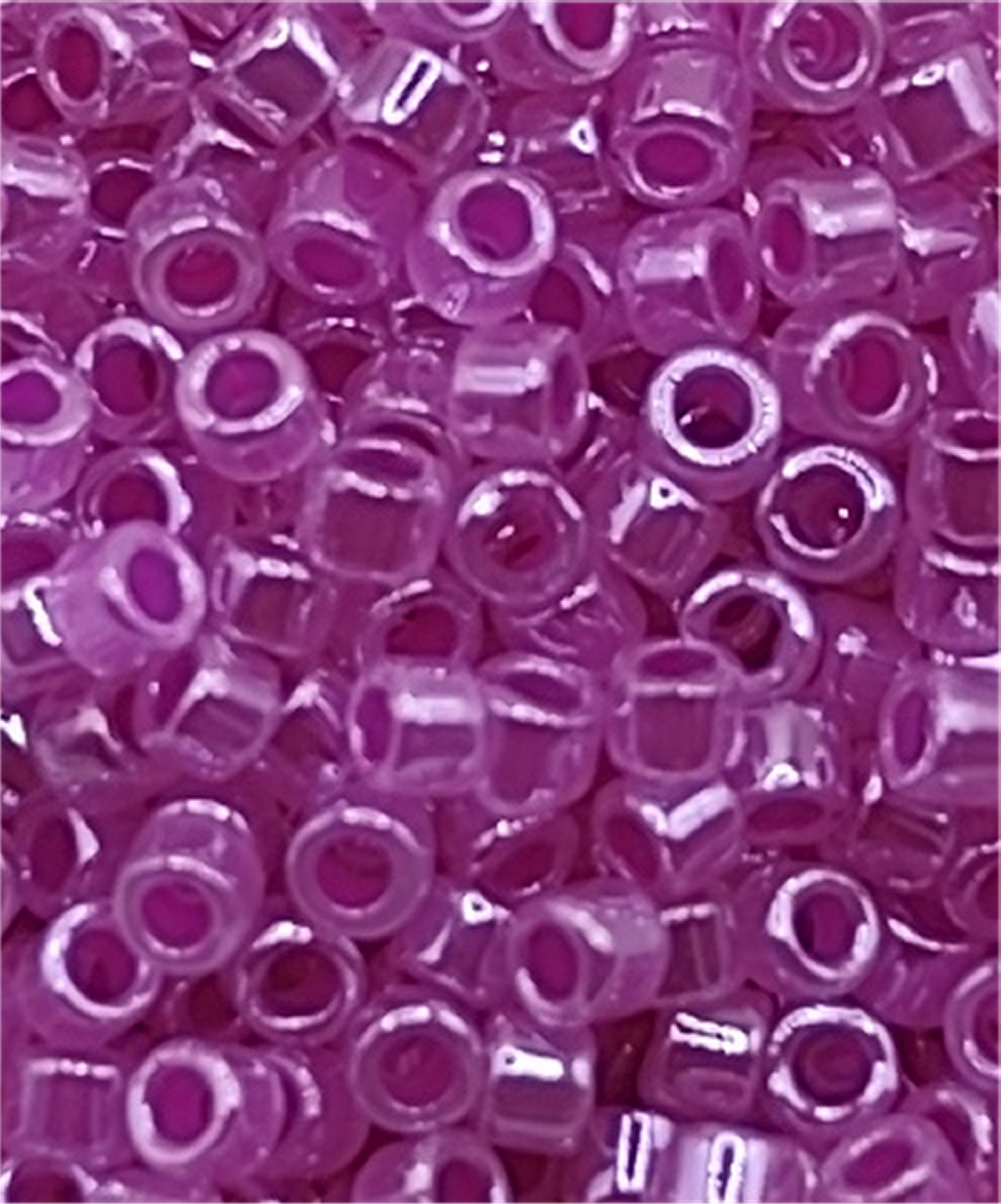 DB0247 — Miyuki Delica 11/0 Rose Vif Ceylan 🌺
Perles japonaises ultra régulières, trou large pour tissages solides et précisés. Idéales pour colliers, bracelets, broderie et customisation. 8 g — 2,35€. Link in Bio
#MiyukiDelica #Perles #Beadwork #HandmadeJewelry #DIY #Tissage #Bijoux