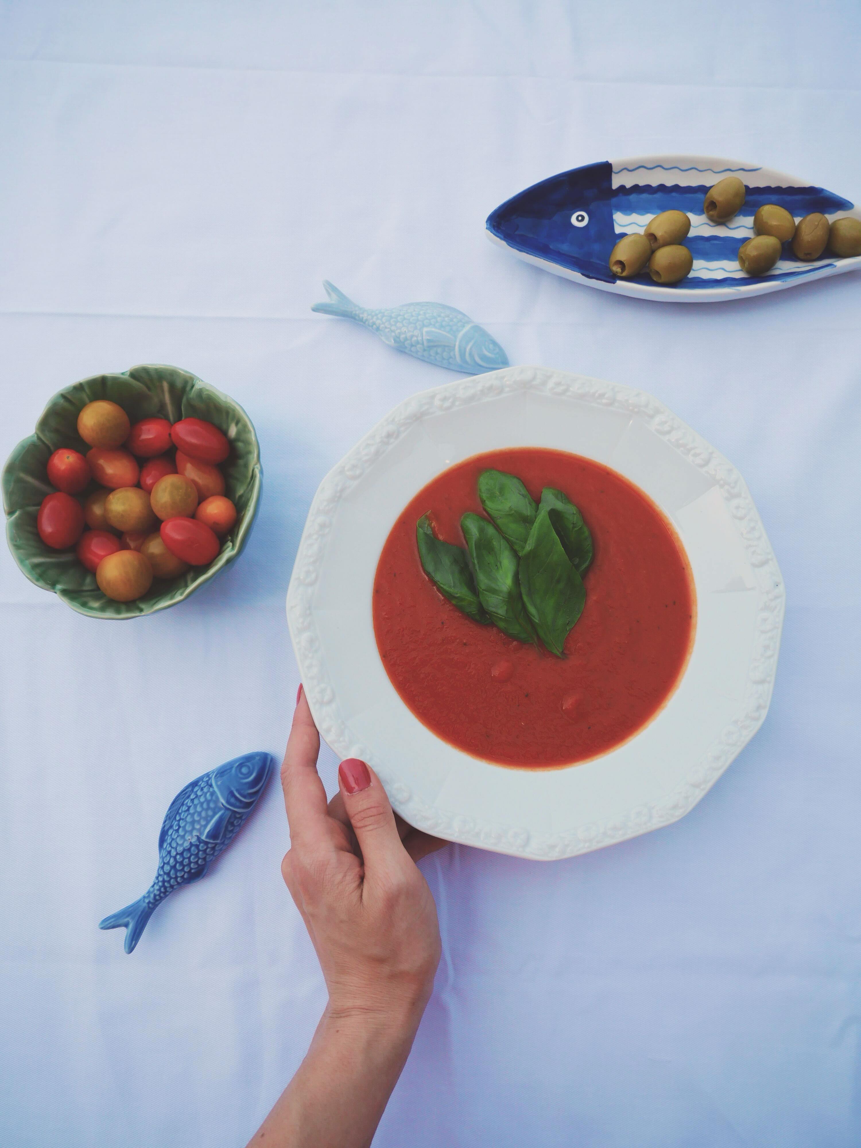 Buongiorno, bella Italia - oder auch - wie man sich von der aktuellen Hitzeperiode (und seinen 99 problems) nicht komplett fertigmachen lässt 💛.
Neu auf dem Blog.
#blog #italia #italianfood #summer #bellaitalia