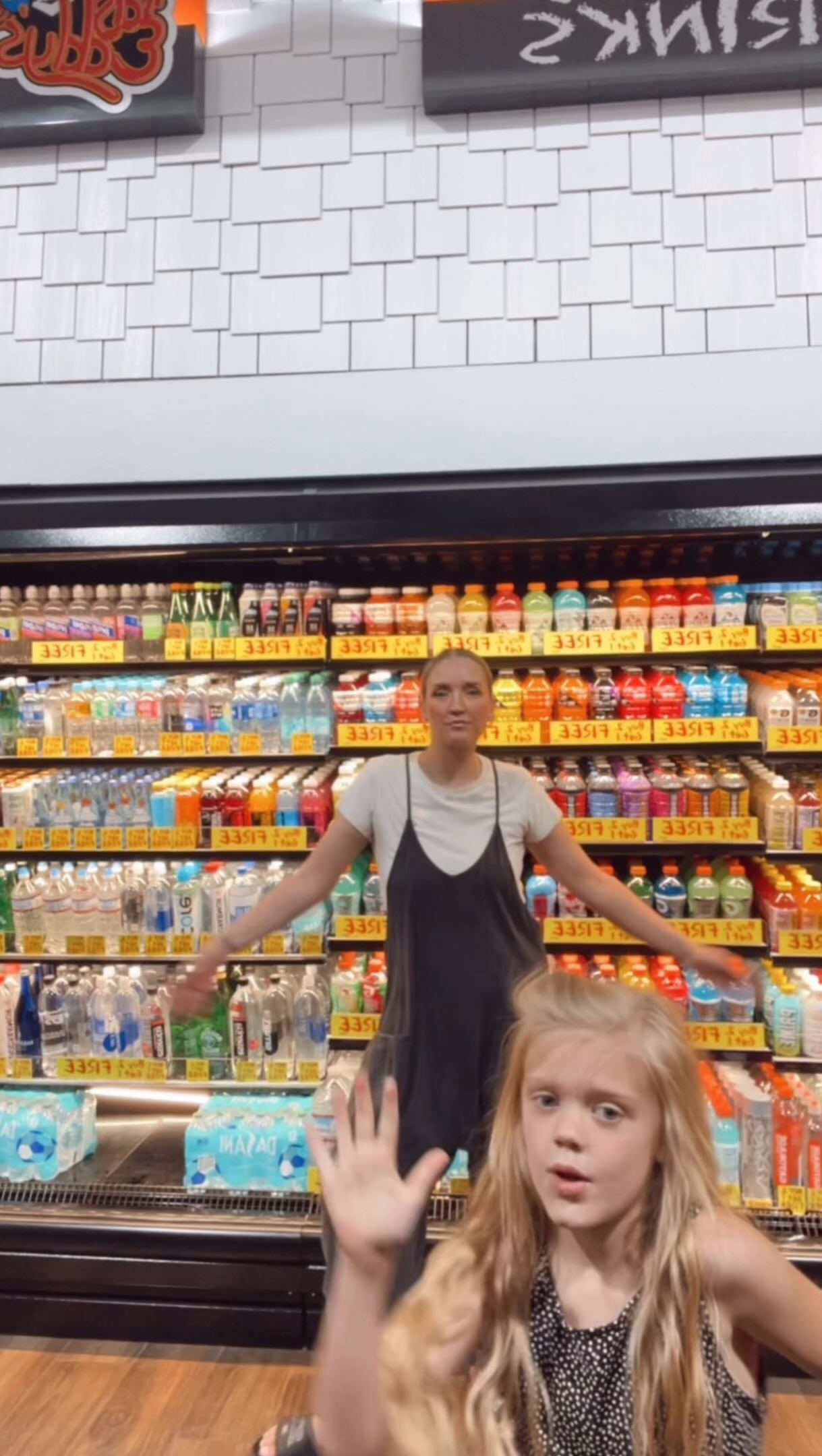 ✨@FAST_EDDYS REVIEW✨details below👇🏼
I kept seeing videos of @fast_eddys all over TikTok, so I finally had to see what all the hype was about. This place is WAY more than a gas station. Between the toys, candy, drinks, food, and all the fun finds, we ended up turning a quick lunch stop into a whole family outing.
So… here’s what our $75 got us:
- 2 @earlofsandwich (mine was the Italian wrapped in lettuce with extra dressing)
- 2 @lunchables
- 1 fountain drink of @minutemaid SF Lemonade with SF cherry syrup
- 2 @good2growdrinks character drinks
- 1 bag of @questnutrition Hot & Spicy Protein Chips
- 1 bag of @doritos Flaming Hot Chips
- 1 pack of @pokemon cards
- 1 @hotwheelsofficial car
- 1 @pickleinapouch @warheads pickle (because apparently I needed to know what that tasted like 😂)
Have you been to Fast Eddy’s yet? What’s your favorite thing to grab there? Comment below!
Follow @conteketo for more fun food adventures, easy low-carb recipes, and grocery shopping hauls! #ConteKeto #FastEddys #EarlofSandwich #Meridian #Idahome