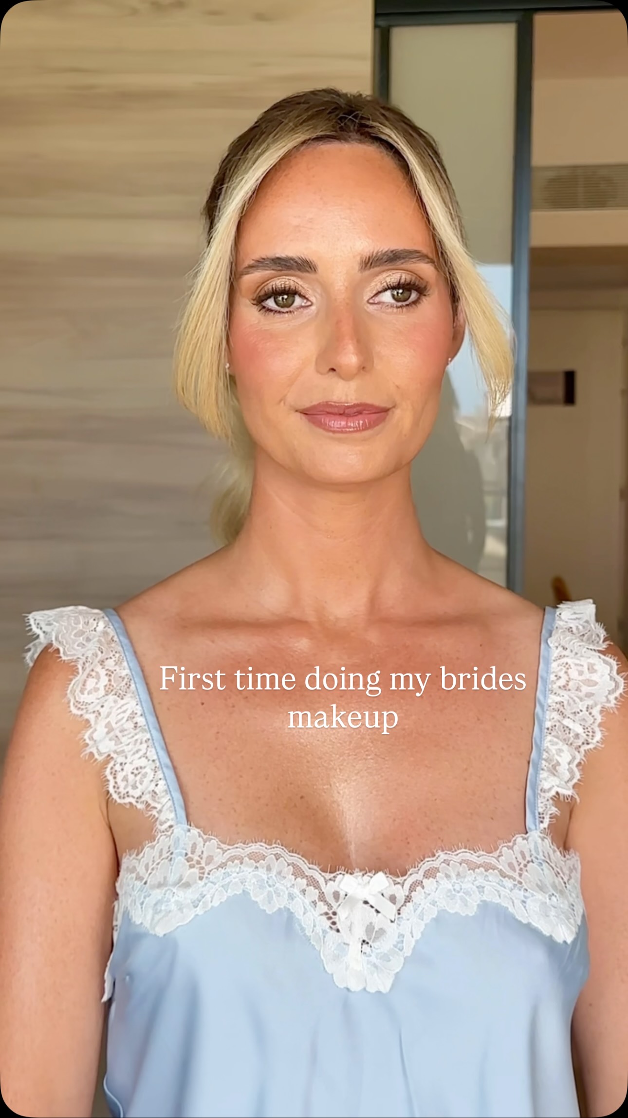 Many times when Bride’s book through a Wedding Planner there is no direct communication between us and so often times on the Wedding day is the first time we’ve spoken or communicated what look they want. Of course every bride is different, some are very specific and have a detailed in inspo photo and description of what they want and and I know ahead of time. This was not one of the cases, but she has been following me on Instagram for the last two years and has seen my work and felt completely at ease and confident in what I do, which I absolutely love! 🥰 That level of trust is amazing. her bridal party had a soft glam look with bronze and champagne tones and so we tied in the look to be cohesive but she definitely stood out as the bride 🥰🥰
Also, am I the only one that thinks she looks like @heidiklum ??