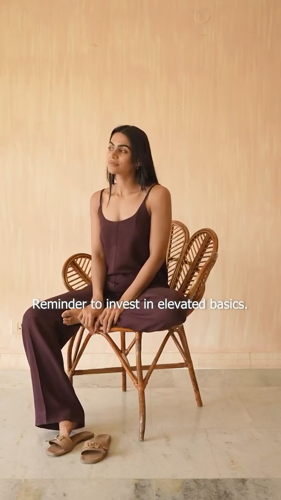 An effortless silhouette for days that begin slowly and unfold beautifully🤎
.
.
.
.
#qesh #CoOrdSet #FirstOrderOffer #ShopNow #FashionDeals