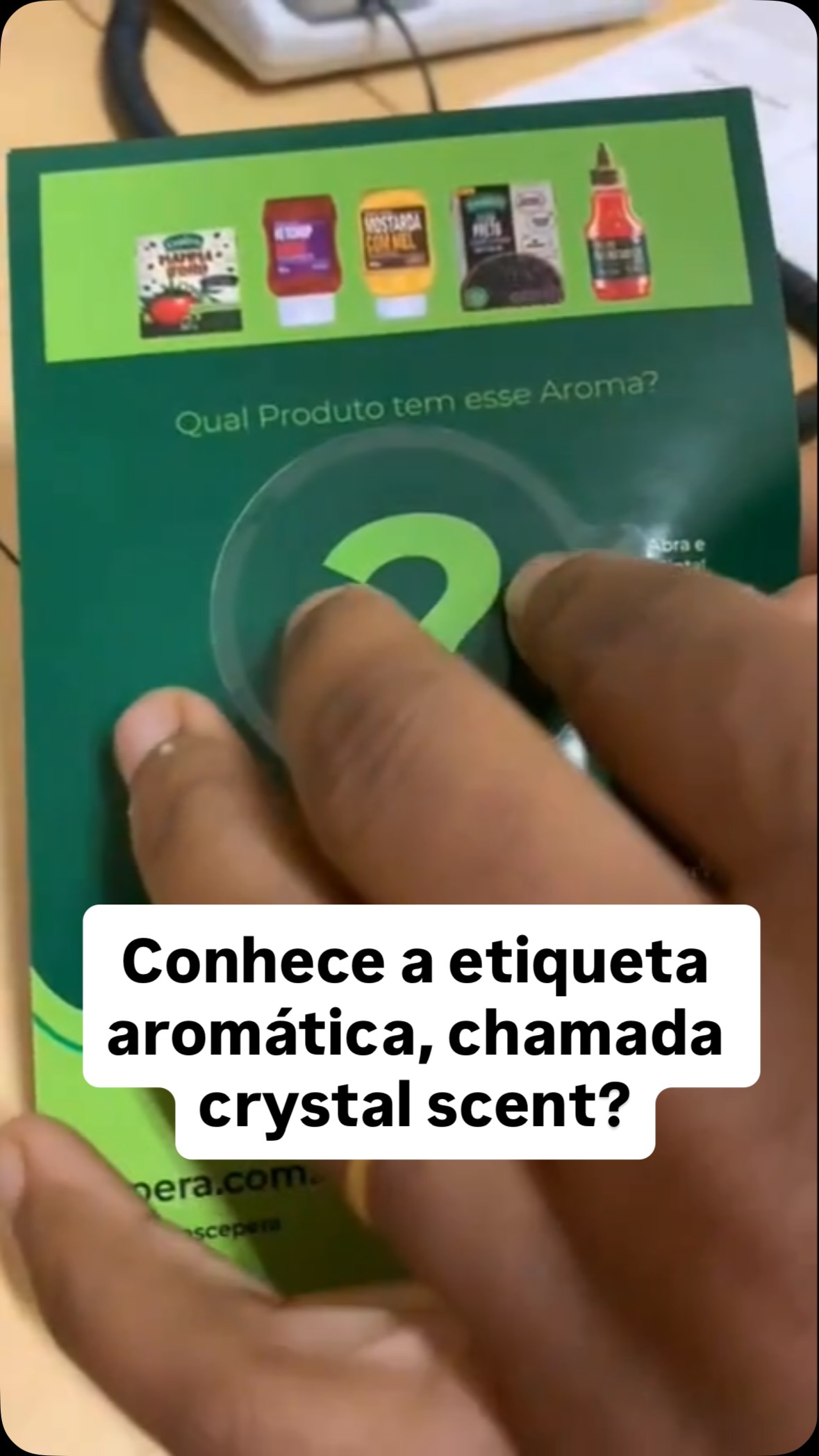 O Cristal Scent (ou Crystal Scent) é uma tecnologia de etiqueta adesiva laminada e transparente desenvolvida para a indústria gráfica, que contém microcápsulas de fragrância. Ela permite que o consumidor sinta o cheiro do produto apenas tocando ou esfregando a etiqueta, dispensando a necessidade de encartes.
Fale com a gente e faça um projeto incrível!
#criatividade