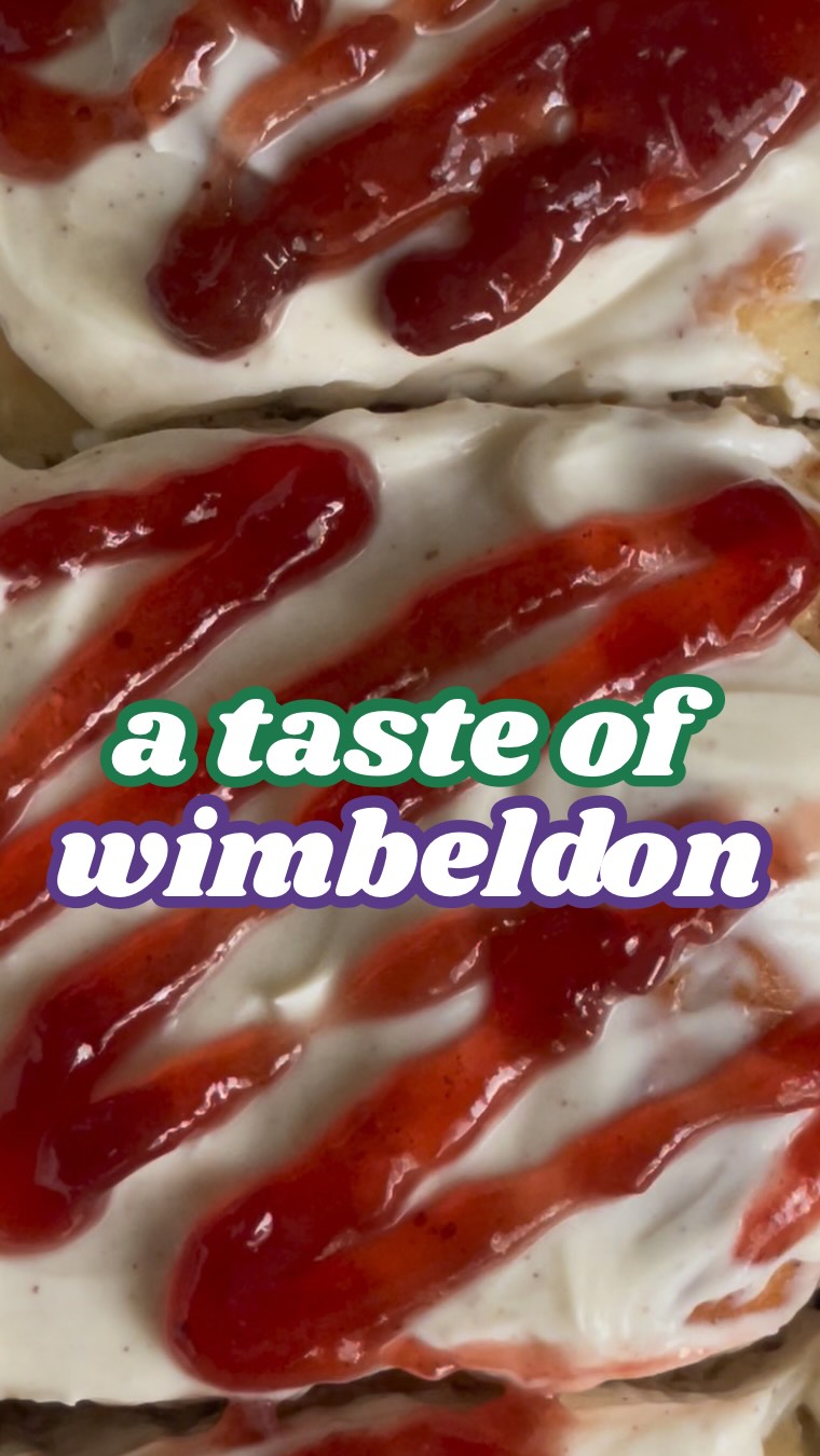 Starting off my “taste of Wimbledon” series with a these strawberry cinnamon rolls with a cream cheese frosting!
Ingredients:
🍞Bread flour
🥛Milk
⚪️White sugar
🧂Salt
🧈Salted butter
🥚Egg
🟠Vanilla
🟤Cinnamon
🍓Good quality strawberry jam - I use @stdalfouruki
⚪️Light cream cheese
Full recipe is on my website, link in bio!