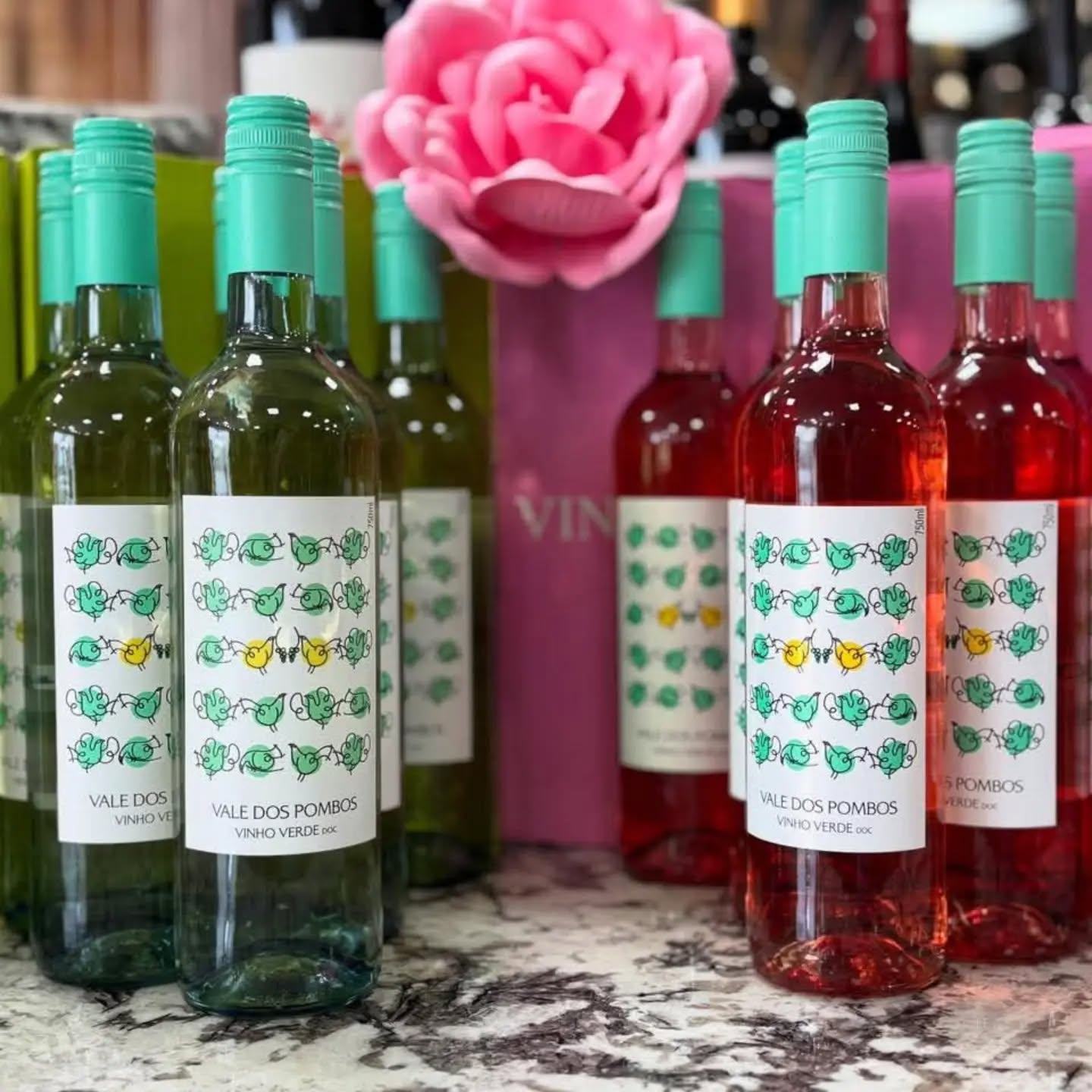 It is about to get HOT HOT HOT 🔥
What better wine for warm weather than @quintadalixavv Pombos Vinho Verde? Lowish abv, slightly fizzy, super refreshing. Perfect sipper for scorching temps.
Plus, new vintages now available.
Don't settle for big brand mediocre juice. Drink the good stuff 😎
#wine #Portugueswine #summersips #summerwine #wines
📸 Credit @lisabellbemerlife