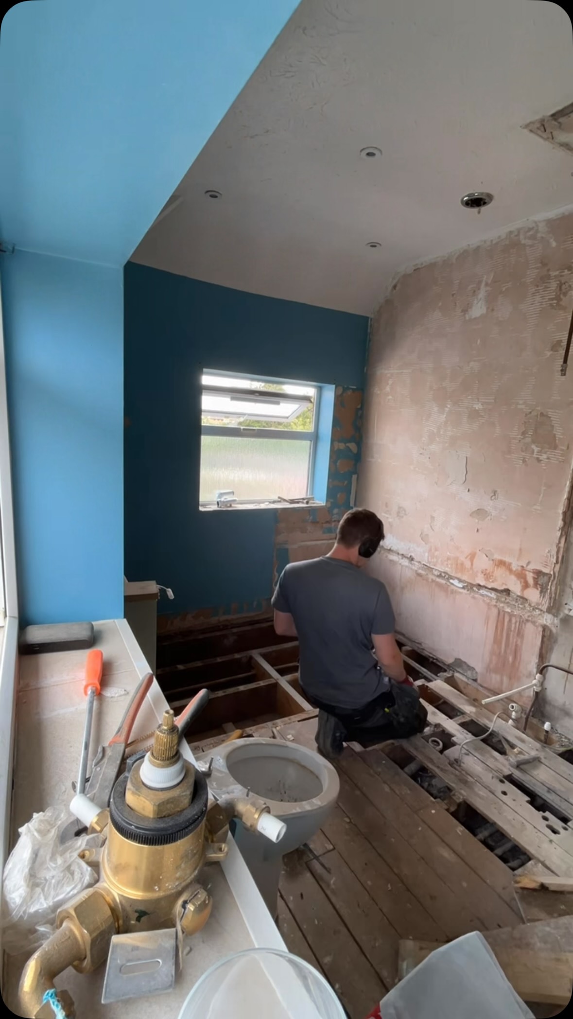 Behind the Scenes 💫
We cannot wait to show you the reveal of our #GivingBack project.
#bathroomdesign #bathroomretailer #renovation