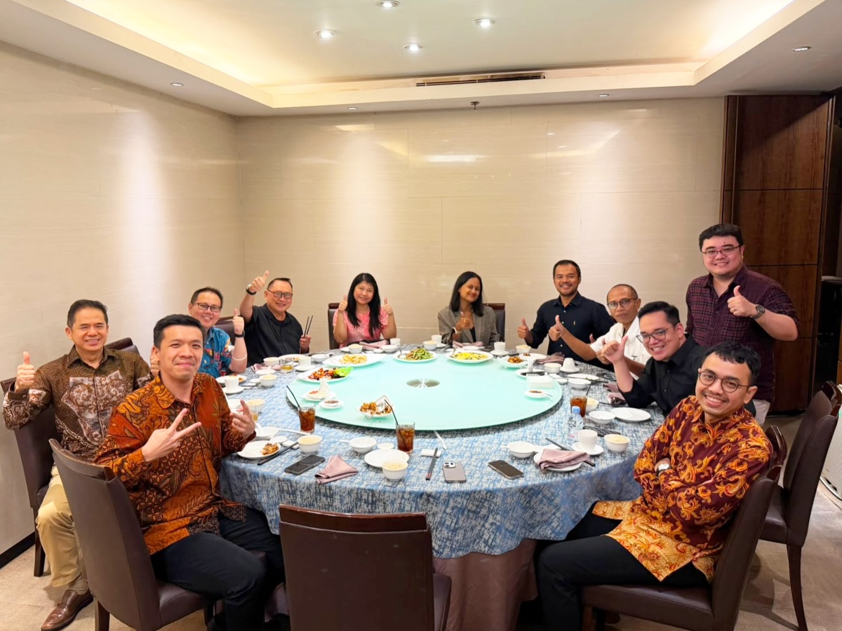 Looking ahead starts with thoughtful planning.
Last night, our leadership team came together to review FY2025 and shape the priorities, focus areas, and strategic direction for FY2026. By aligning on the opportunities ahead, we continue to strengthen our ability to deliver clarity, fulfill our commitment, and leverage our competence for our clients.
Here’s to another year of purposeful growth and meaningful impact!
#HarsonoStrategicConsulting #HSC #Leadership #FY2026 #ProfessionalServices BusinessStrategy