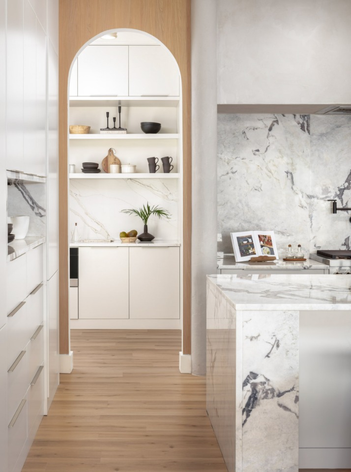 Thoughtful design is found in the details. From the sculptural arched opening to the seamless marble surfaces and warm natural wood accents, this kitchen balances clean lines with timeless materials to create a space that feels both refined and inviting.
#LuttrellArchitecture #LuxuryInteriors #KitchenDesign #ModernArchitecture #CustomHomeDesign