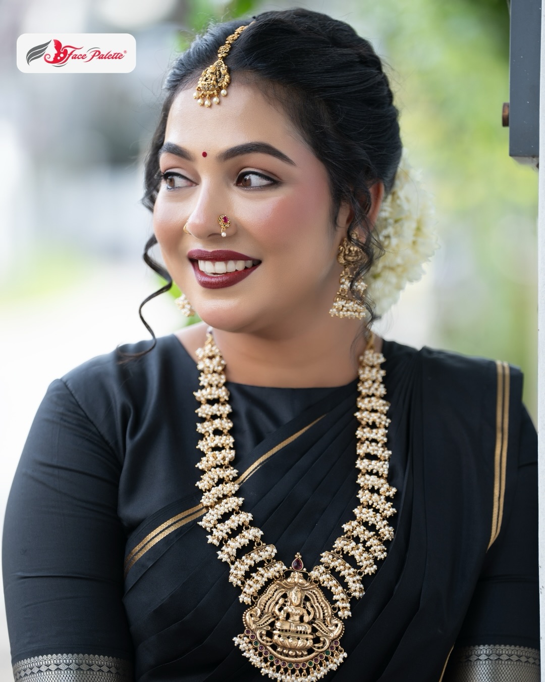 Elegance in black and gold
A timeless South Indian look with a classic black Kasavu saree, traditional gold temple jewelry, and a soft HD bridal glow — styled by Face Palette® for grace and confidence.
This is Face Palette’s Kerala Traditional Look — featuring a sleek black saree with a gold border, layered Lakshmi pendant necklace, jhumka earrings, and a jasmine-adorned hairdo. Paired with bold red lips and defined eyes, it’s the perfect blend of tradition and modern polish for festivals, photoshoots, or special occasions. We bring this styling to your doorstep across Kerala with hygienic, budget-friendly at-home makeup.
📞 Book now: +91 98 470 740 73 | DM for 2026 dates
💻 http://www.facepalette.in | @facepalettemakeupartists
#FacePaletteMakeup #KeralaTraditionalLook #KasavuSaree #SouthIndianBride #AtHomeMakeupKerala