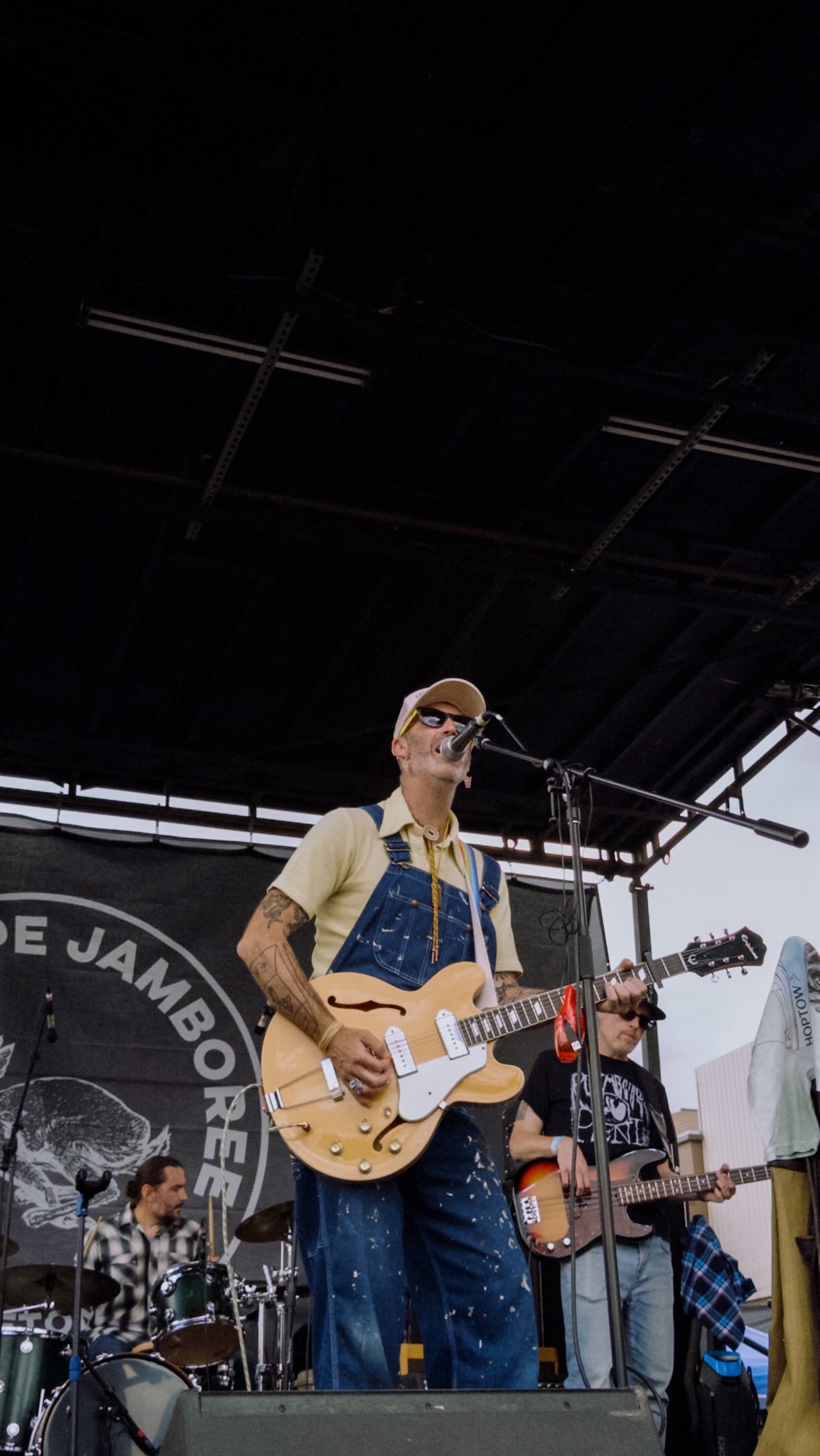 From behind the scenes to on the stage. 🎸
Jackalope Jamboree Co-Founder Rian Beach took the Blue Mountain Stage with his band, Hoptow, during Friday’s lineup, all while helping bring another unforgettable Jackalope weekend to life.
If you see Rian this weekend, be sure to show him some love. Alongside his co-founder, Chad Colwell, and an incredible team of friends, volunteers, and staff, they’ve built something truly special. Their dedication has created a festival that gives independent artists a place to shine while bringing an amazing weekend of music to Pendleton year after year!
Day 3 here we come!!