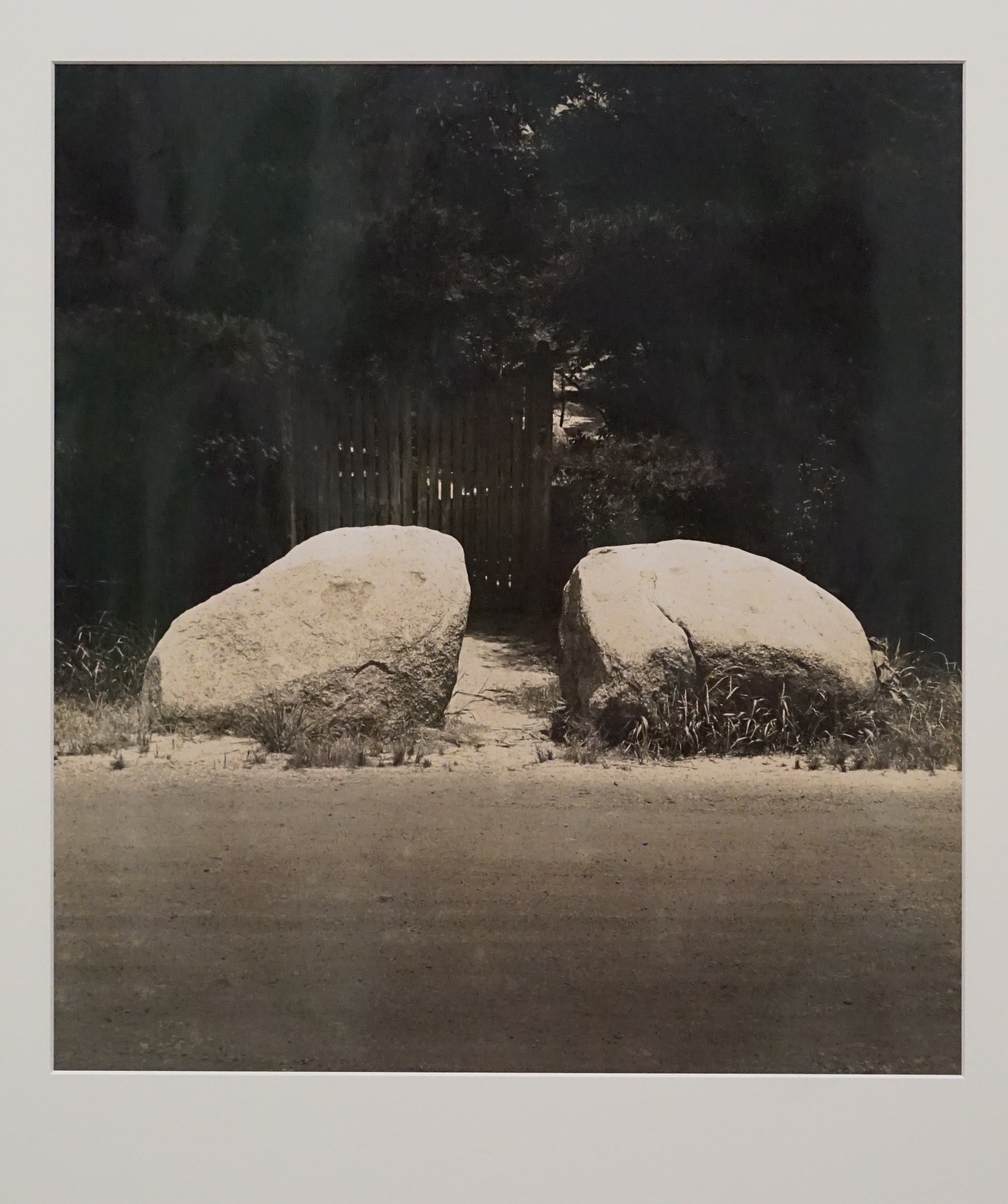 Japon 18, Objet - Deux pierres, photographie de Keiichiro Goto, 1938, ceci n'est pas une carte postale, © M.A.