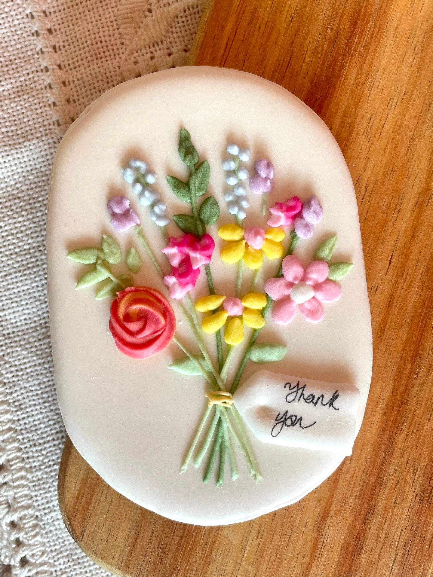 When you need to say thank you, then say it with a bunch of flowers on a cookie. 🌺. I know that these were gifted with as much love as they were made.