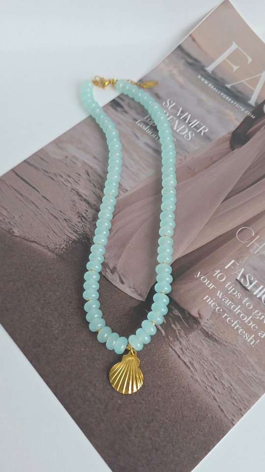 Nuestra colección de verano ya esta aqui ☀️🪸🌊 hemos visto estos collares por todos lados y no podíamos quedarnos sin tener nuestr propia versión de ellos, estas bellezas ya estan disponibles ☀️ HAPPY SUMMER ☀️
Our summer collection is here! ☀️🪸🌊 I’ve been seeing these beaded necklaces everywhere lately, so we just had to create our own version. These beauties are officially live now ☀️ HAPPY SUMMER ☀️