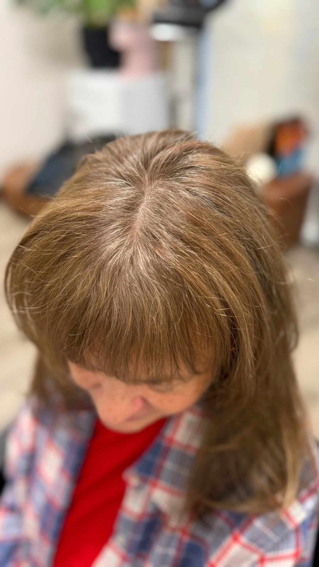 Grey blending doesn’t always mean helping a guest go grey.
Sometimes it means helping her breathe again.
This guest wasn’t asking for a dramatic transformation or a full grey transition.
She was asking for relief from the harsh line of demarcation that made her feel like she was constantly behind on her hair.
So the goal became simple:
Soften the contrast.
Create a more forgiving grow-out.
Build a maintenance plan that actually fit her life.
That’s the heart of Grey Freedom.
Not forcing guests into one destination, but giving them options.
If you’re a stylist ready to rethink grey blending beyond coverage and highlights, comment FREEDOM and I’ll send you the Grey Freedom Guide™.