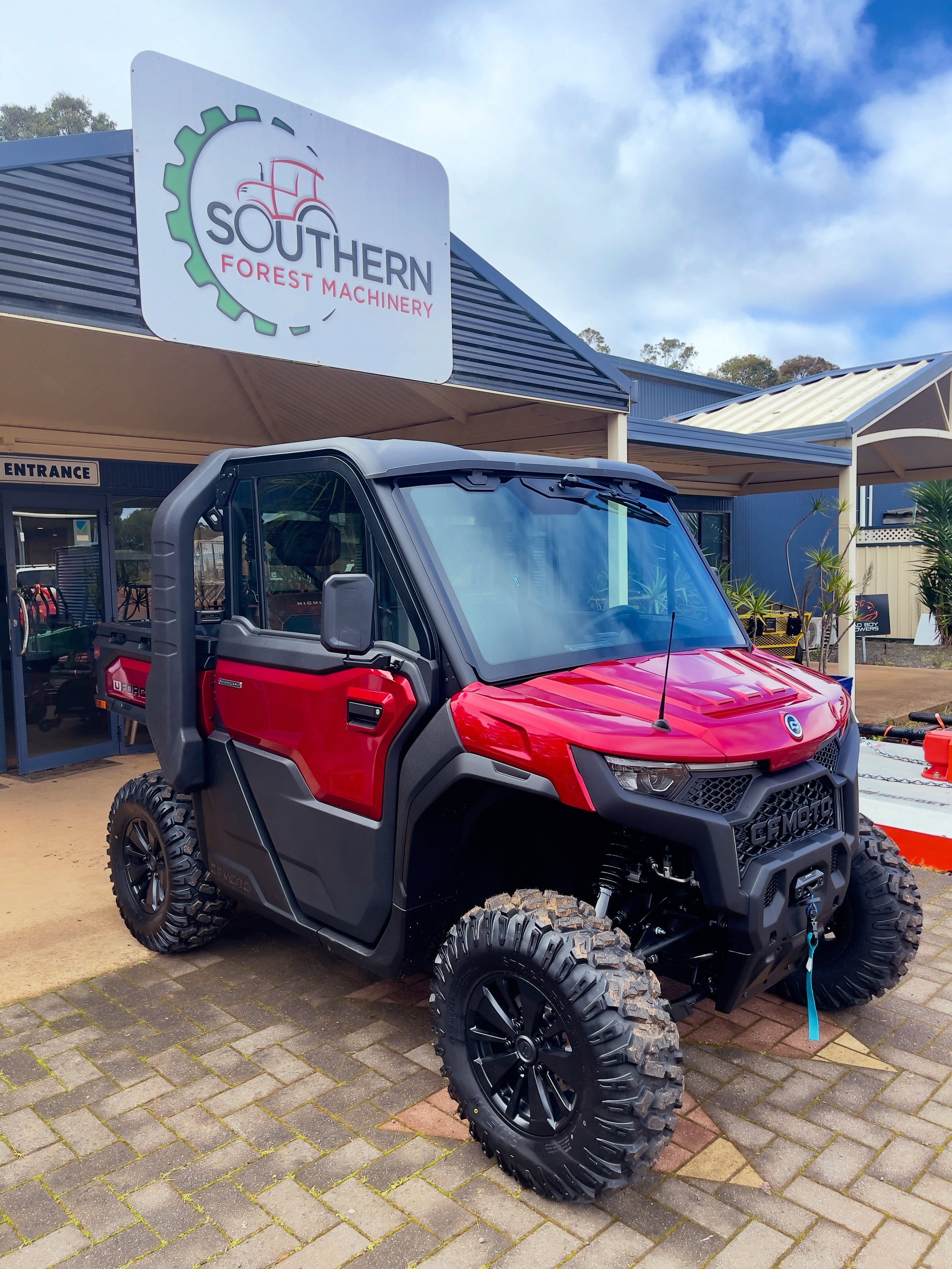 Congrats Neil on your new CFMoto U10 Pro Highland ready for work 💪🏼 on his properties in Frankland & North Dandalup.
An Unbeatable UTV:
✅ 1134Kg Towing Capacity
✅ Glass Screens + Power Windows
✅ Windscreen Wiper + Washer
✅ Electric Tipper Tray
✅ Apple CarPlay + Bluetooth
✅ Stereo + Radio + Speakers
And an added Dual Snorkel Kit for the cleanest air!
Thanks for your business and enjoy your work horse UTV!
#cfmoto #utv #farmingwa #southwestwa #franklandriver