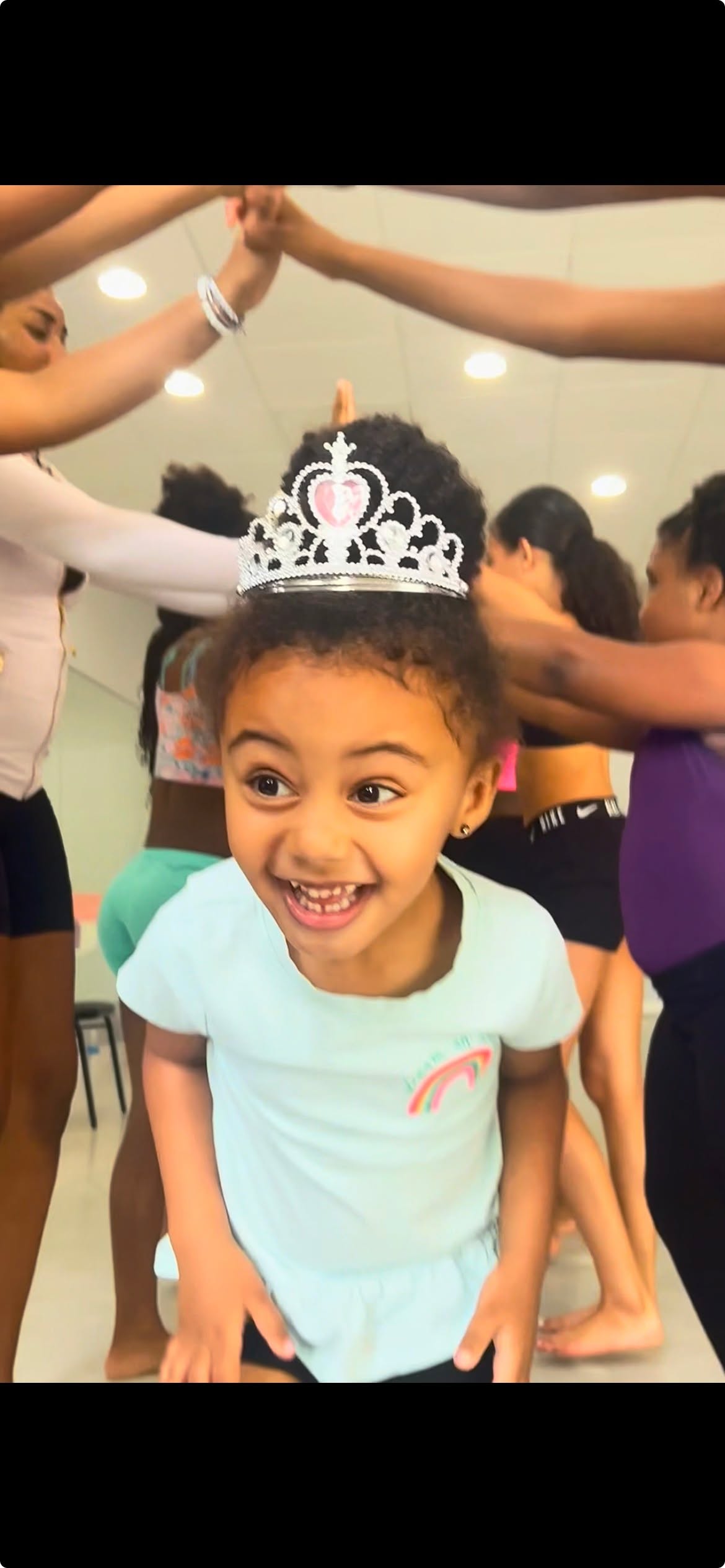 Dance camp fun!!🗺✨⚡
#EliteDanceTraining #SummerAdventures #SummerDance #GlobalDance #dancetechnique #DancerReel #DalianaVibes #littledancers #DanceCamp #CreativeMovement