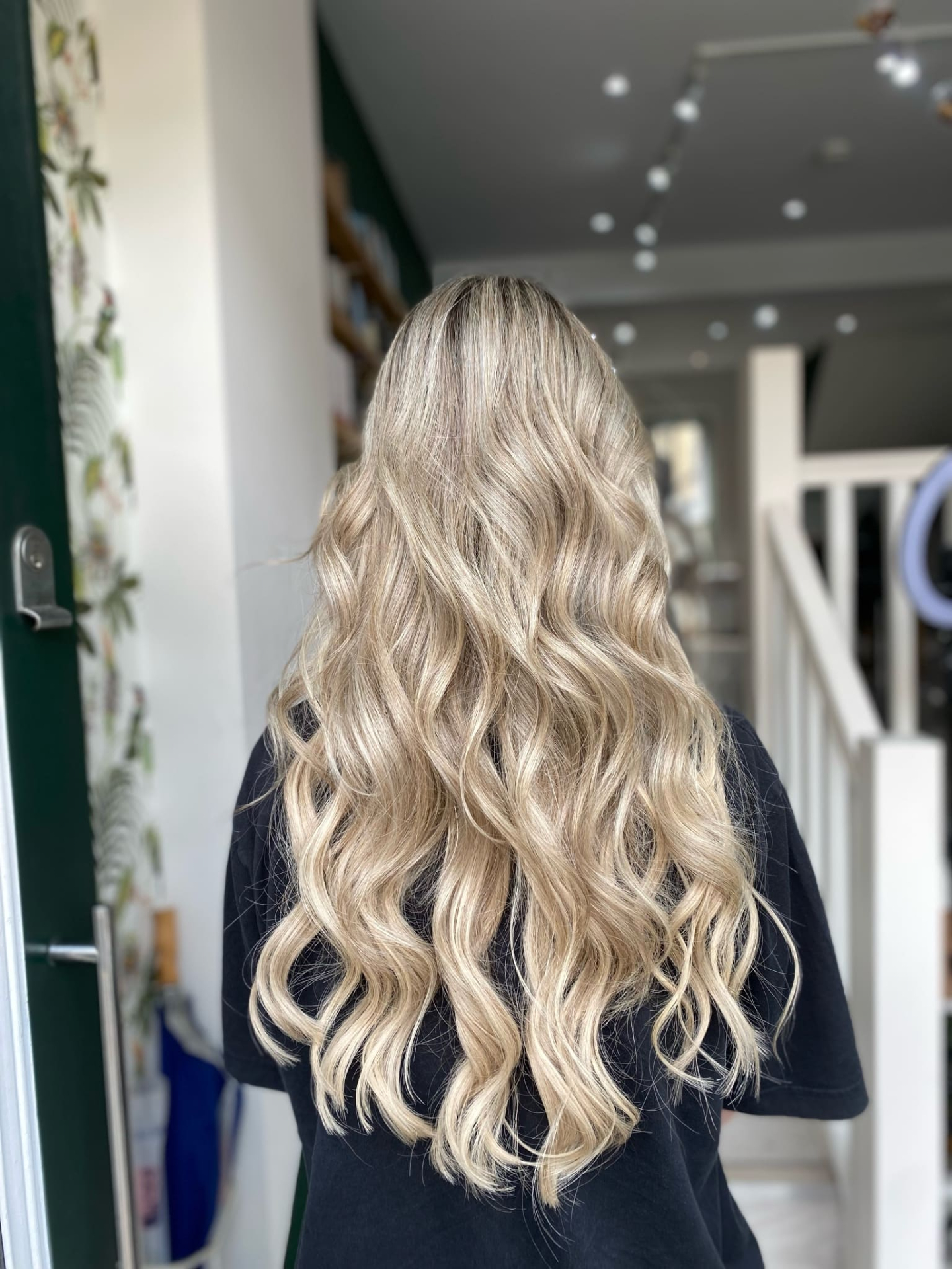 From grown out blonde to soft, creamy, full bodied blonde ✨
For this transformation, we added extensions for extra length and thickness, then created a fresh blonde finish with full head highlights.
The goal was not just to make the hair brighter, but to make everything look seamless: soft dimension, a natural blend, fuller ends and a polished finish that still feels effortless.
Blonde, but make it expensive. Extensions, but make them invisible.
Created at Margaux Salon, by Filipine.
Book your colour consultation and let’s plan your next transformation.
#HairExtensionsLondon #FullHeadHighlights #BlondeTransformation #LondonHairSalon #BalayageLondon #HealthyBlonde #HairTransformation