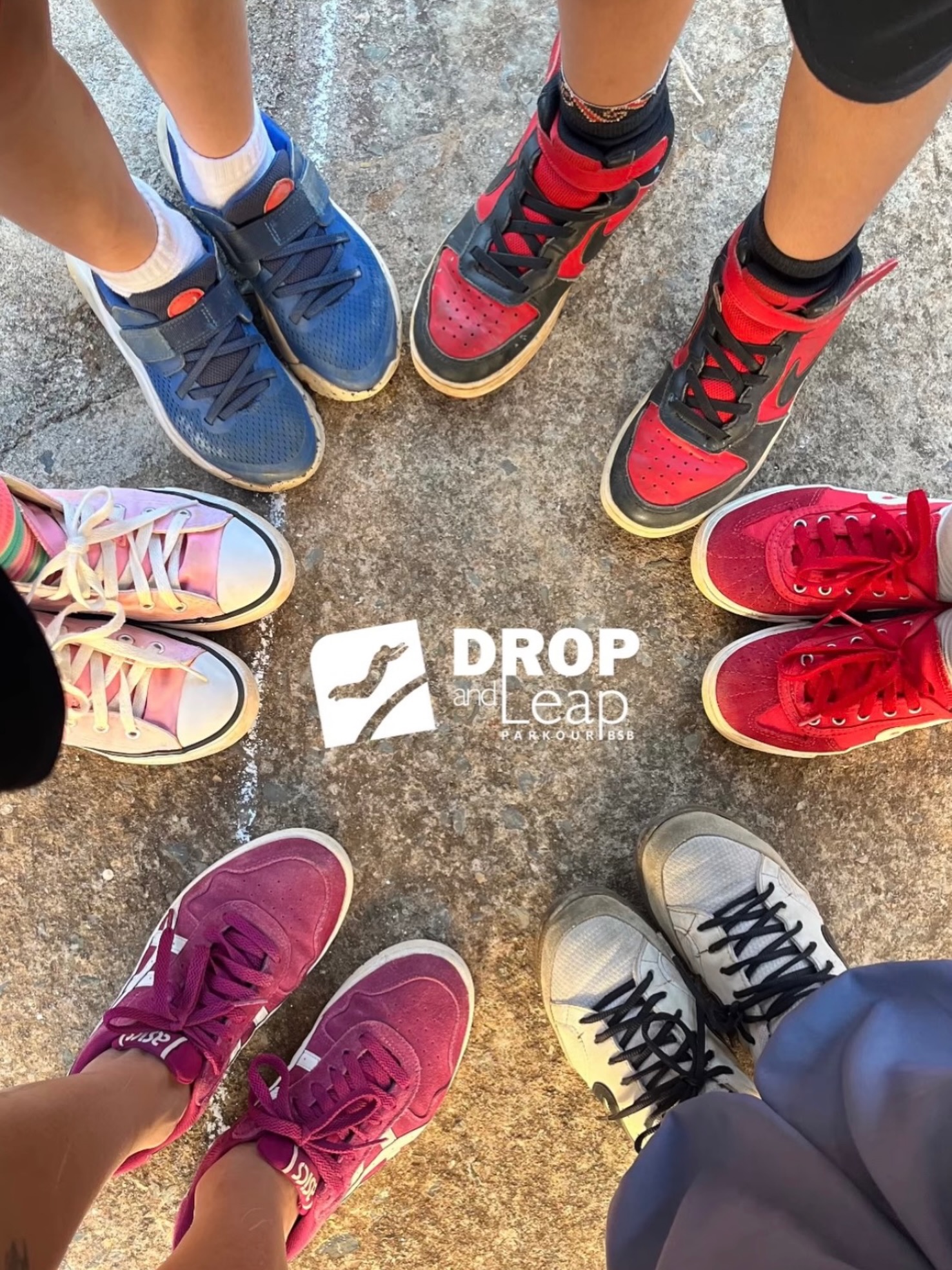 Vidas que estão começando e vidas que já têm um bocado de história! Juntar tudo isso é sempre muito rico!
Nossas aulas usam o parkour como ferramenta e assim conquistam ainda um mundo inteirinho de desenvolvimento.
Estamos te esperando!