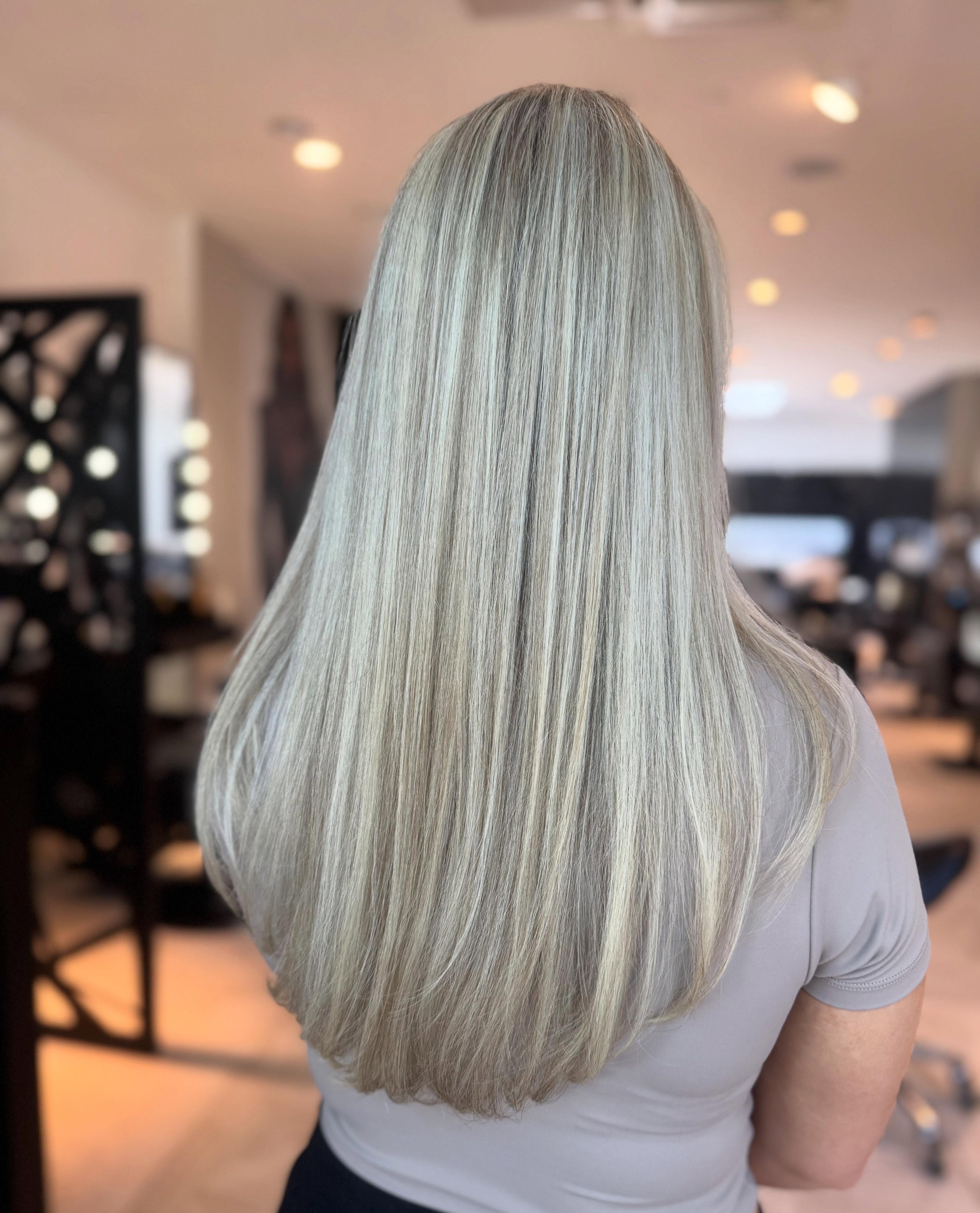 Frisse highlights voor een stralende zomerlook! ☀️🤍
Natuurlijk, helder en vol glans – klaar voor zonnige dagen.
#Highlights #SummerGlow #BlondeHair #HairInspo #FreshHair HairGoals BeachBlonde HealthyHair HairTransformation SalonResults ZomerLook HairLove BlondeHighlights ShineBright SummerReady