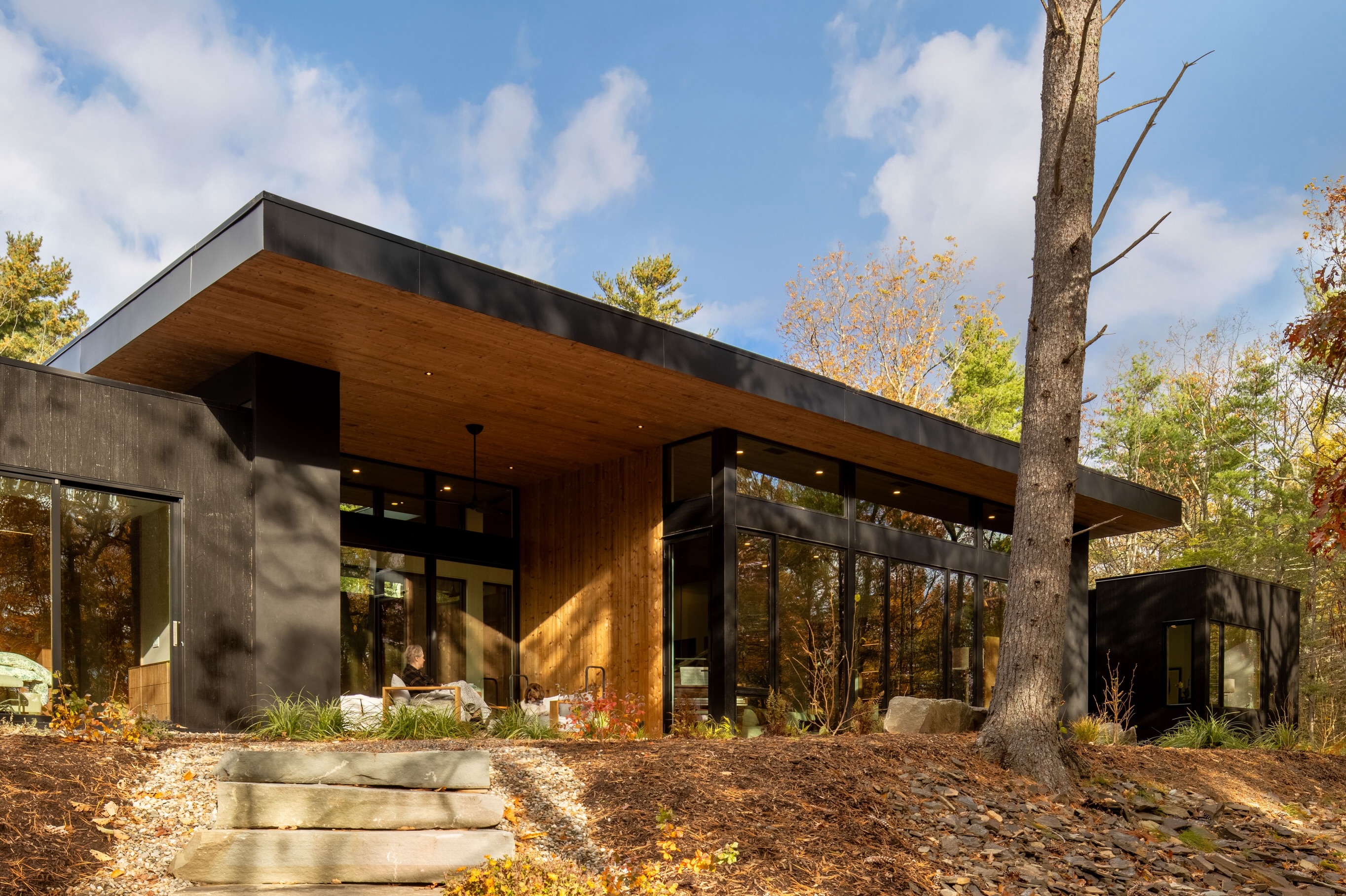 Marvin Ultimate. Care, craftsmanship and artistry behind every window.
Marvin’s AAMA 2605 certified exterior finish provides exceptional resistance to fading, chalking and corrosion, ensuring long lasting durability.