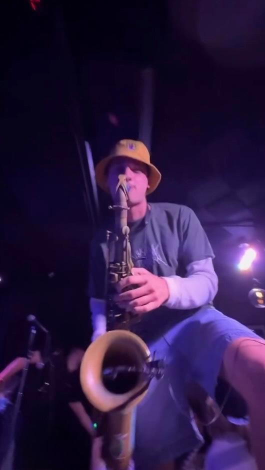 Looking for a no-cover bash with NYC’s hottest jam sesh? 👀 Don’t miss @thebellobash with @augie_bello LIVE every Wednesday at Groove! 🎷
Pump up your week with a night of top-notch jazz, pop, R&B, and more every Wednesday at 9 PM 🪩
Reserve your spot now at the link in bio! 🔗
#GrooveNYC #LiveMusicNYC #ThingsToDoNYC #SummerNYC #TheBelloBash