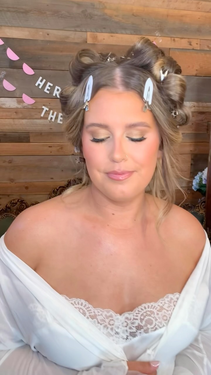 Delaney’s before and after!
We didn’t have a preview but I love the look we came up with for her big day! It compliments her beautiful eye color and she’s wearing her fav lippie @Charlotte Tilbury Pillow Talk!
#bridalmakeup #bridalmakeupartist #makeupbeforeandafter #makeupinspo #airbrushmakeup