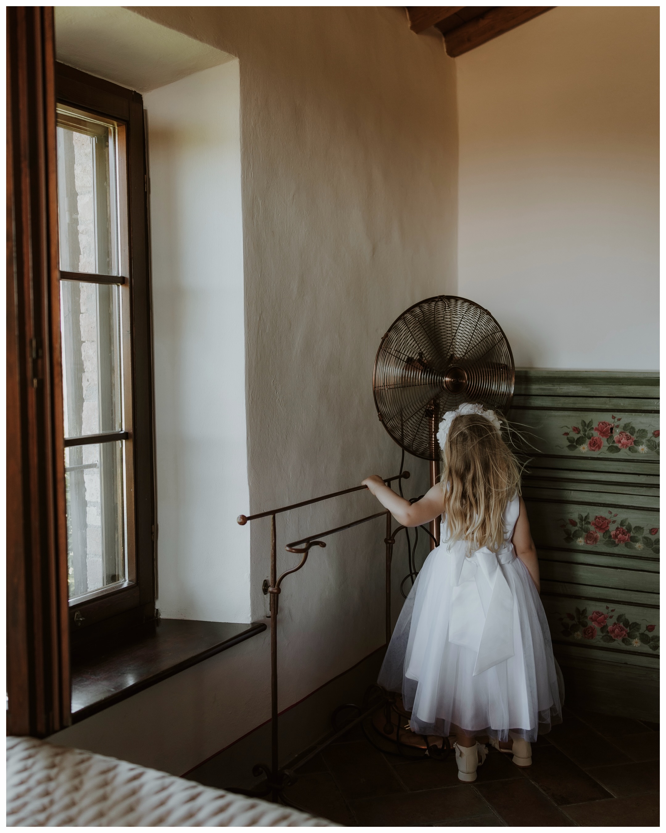 The most stunning day in the Tuscany hills 🇮🇹
I’ve been so excited to share the previews from this gorgeous day. The loveliest people, the dreamiest setting and a day I’ll be thinking about for a very long time.
Feeling very lucky that this job takes me to places like this 💫
Venue @terre_di_nano
Videographer @altevedute
Dress @whitestudiosbridal
Suits @hawesandcurtisglobal
Florist @toscoanaflowers
Make up/Hair @mel_humphreysss
DJ @bettydjstaff_tuscany
#tuscanyweddingphotographer #italyweddingphotographer #italianweddings #intimatewedding #destinationwedding