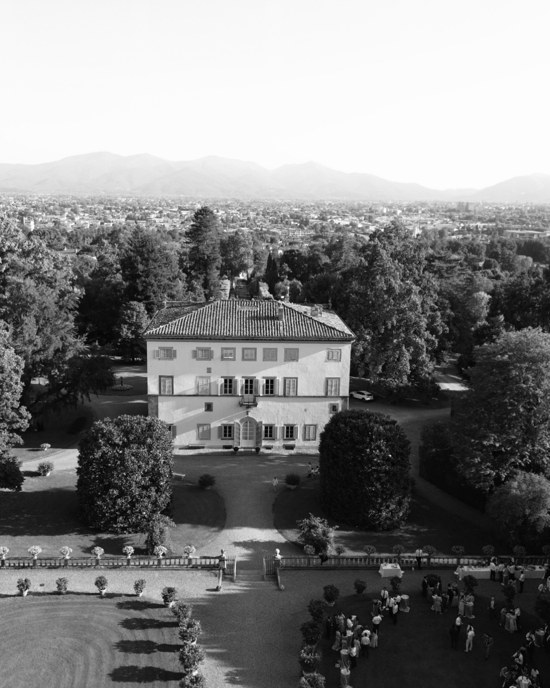 Villa Grabau — Lauren & Paolo
Wedding Coordinator: @silviaamoruso.wedding
Florist: @spazio.floreale
Photo: @martinaboggianph
Venue: @villagrabau
Catering: @ilbanchettocatering
Wedding Celebrant: @loveandwinebyally
Lights: @ralightdesign
Make up and hair: @ayna_makeupartist
Rental: @ag.sistema
Music: @nicolo_scalabrin
Stationery: @gimi_atelier
