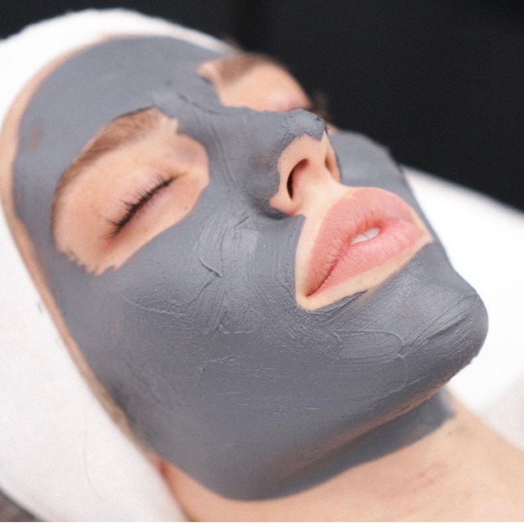 Power up your treatments 💙✨
Bioelements Power Masks are designed to take your results to the next level, delivering targeted, high performance benefits within your facial protocols
Advanced VitaMineral Deep Detox Mask is a treatment room essential for deeply purifying the skin, helping to clear pores, refine texture and support a brighter, more even looking complexion
With activated coconut charcoal, it works to draw out impurities while enhancing the penetration of vitamin C and mineral actives for maximum impact 🙌
It is the perfect reset for clients needing a deep cleanse and visible refresh
Deliver treatments that make a difference
Become a stockist today at www.salonconnect.com.au
💙
#salonconnect #salonconnectau #professionalonly #skintherapist #estheticianlife #treatmentroom #facialtreatment #detox #antipollution #clientresults #proresults #skincareprofessionals #advancedskincare #bioelementsprofessional