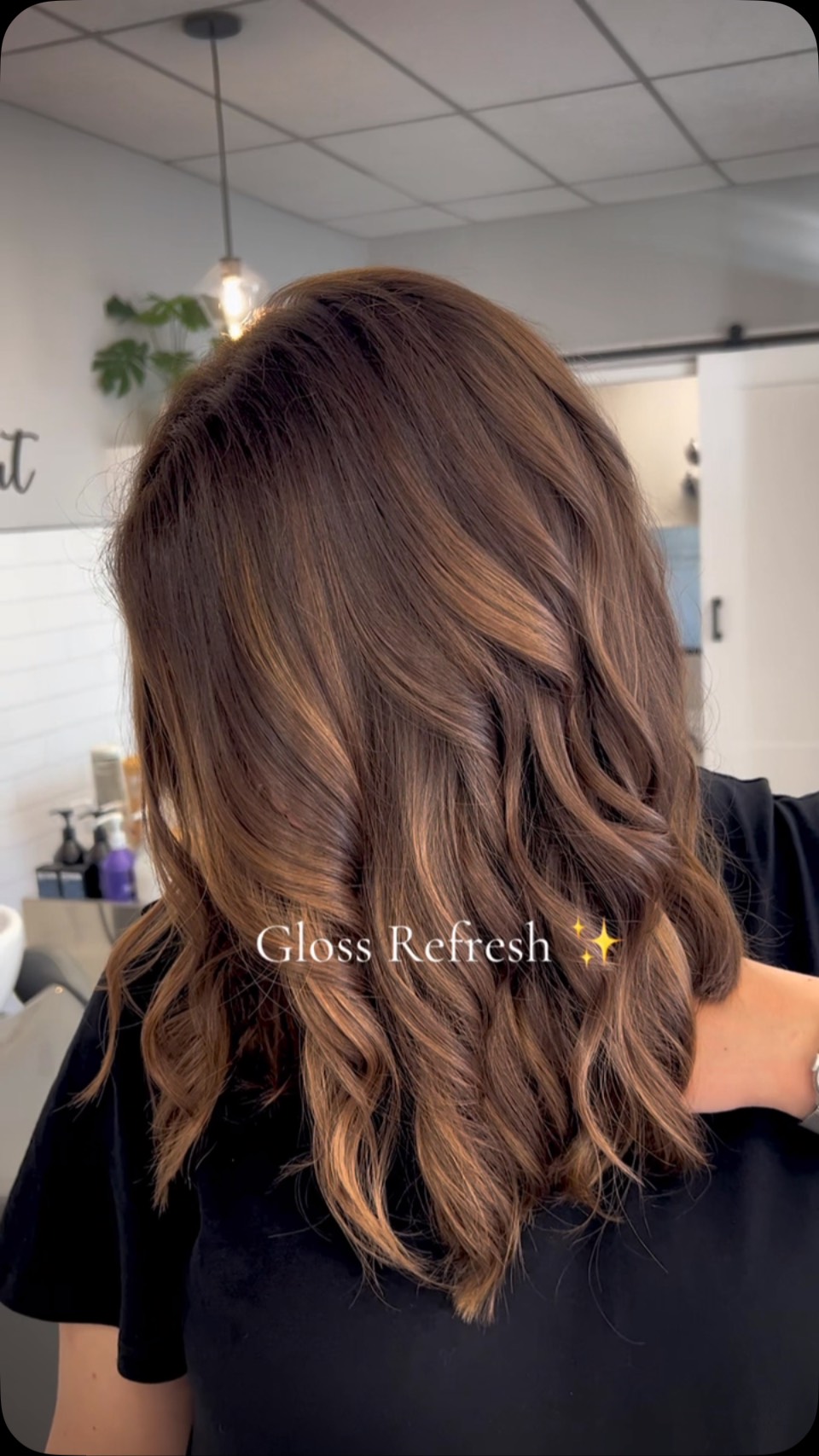 A gloss refresh can make all the difference. ✨
This service is designed to revive your tone, boost shine, and keep your color looking fresh in between your dimensional highlighting appointments. Summer sun, pool days, and extra shampooing can cause blonde and brunette tones to fade faster, but a gloss helps bring back richness, vibrancy, and that healthy-looking finish.
If your color feels a little dull but you’re not ready for your next highlight session, a gloss refresh is the perfect in-between maintenance service.
At Mane Art, we’re all about keeping your hair looking its best year-round—because “where creativity becomes confidence”. 🤍
#GlossRefresh
#healthyhairtips
#njhair
#maneartsalon
#njhairsalon
@myfavstylists
@redkenpro