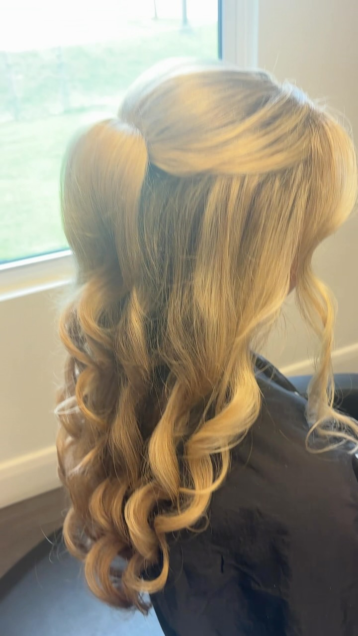 Book your event hair with us! 👱♀️
#eventhair #updohairstyles #londonontariospa #tetherwoodspasalon #loveyourhair