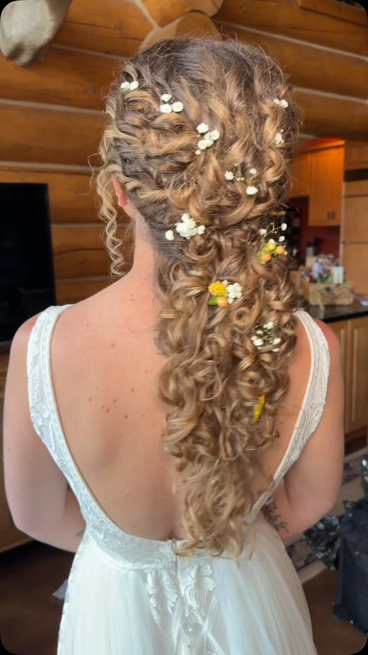 ✨Annalisa✨
Natural airbrush glowing glam for her beautiful forest wedding!
Hair by @esme_hair1
Venue @twentymilehouse
#bridalmakeup #bridalmakeupartist #makeupinspo #naturalglam #naturalcurlyhair