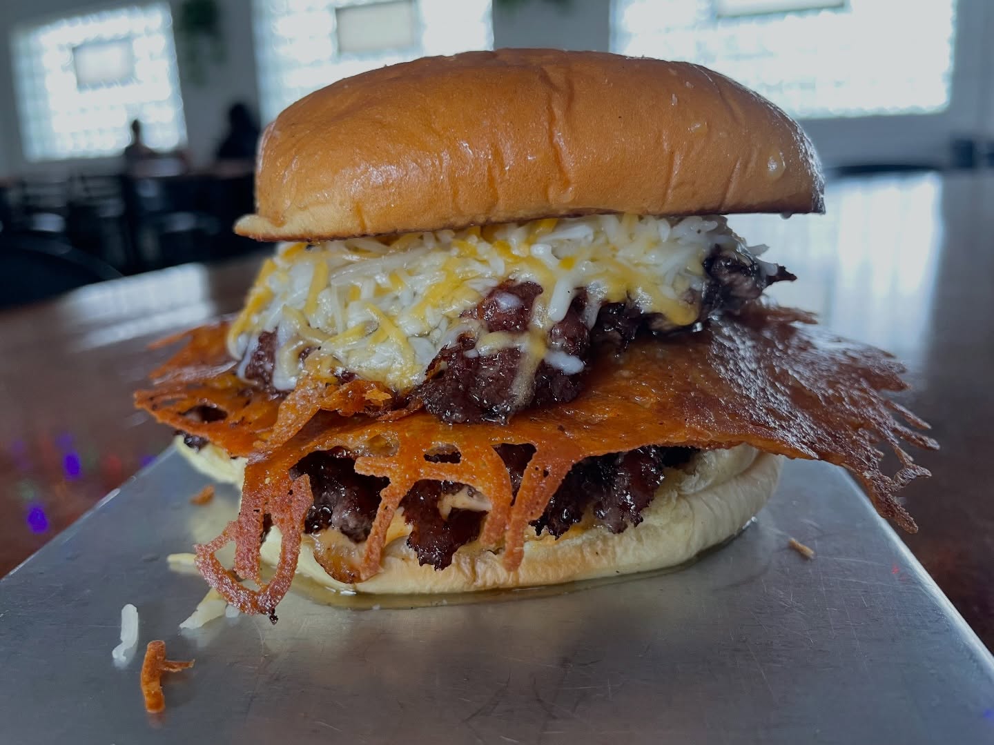 BOTW: Crispy Cheeseburger
⚫️ Grilled Onion
⚫️ Riley Sauce
📍 Riley’s Bar + Burger
#mkefoodies #burgeroftheweek #bayviewmke