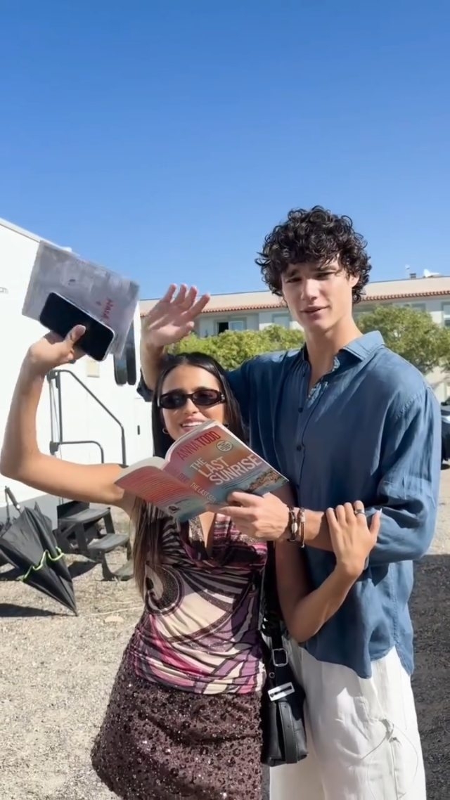 Maia Reficco sera présente à l’Obsessed Fest par Prime Video pour la promotion du film adapté du livre par Anna Todd, The Last Sunrise ! 🌅
Ce samedi 27 juin 2026, cet événement estival inédit va rassembler les plus grands talents et les titres phares de la plateforme pour une journée exceptionnelle à la rencontre des fans. Au programme : exclusivités, avant-premières et moments incontournables.
Regarder dès demain le live sur le compte TikTok Officiel Original de @PrimeVideo. Nous devrions enfin y découvrir la bande-annonce officielle ainsi que la date de sortie de The Last Sunrise !
🇫🇷 21:00 FR | 🇺🇸 12:00 p.m PT | 🇦🇷 4:00 p.m ARG
#thelastsunriseannatodd #TheLastSunriseMovie #maiareficco #maiareficcomagazine #reficcostates