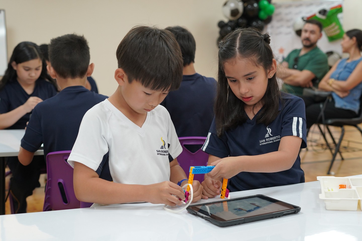 Our Valle Alto Robotics students wrapped up the year with a special workshop, where they proudly showcased their learning and projects alongside their parents. It was a wonderful opportunity to celebrate their creativity, teamwork, and growth in robotics! 🤖👏 #WeAreISR